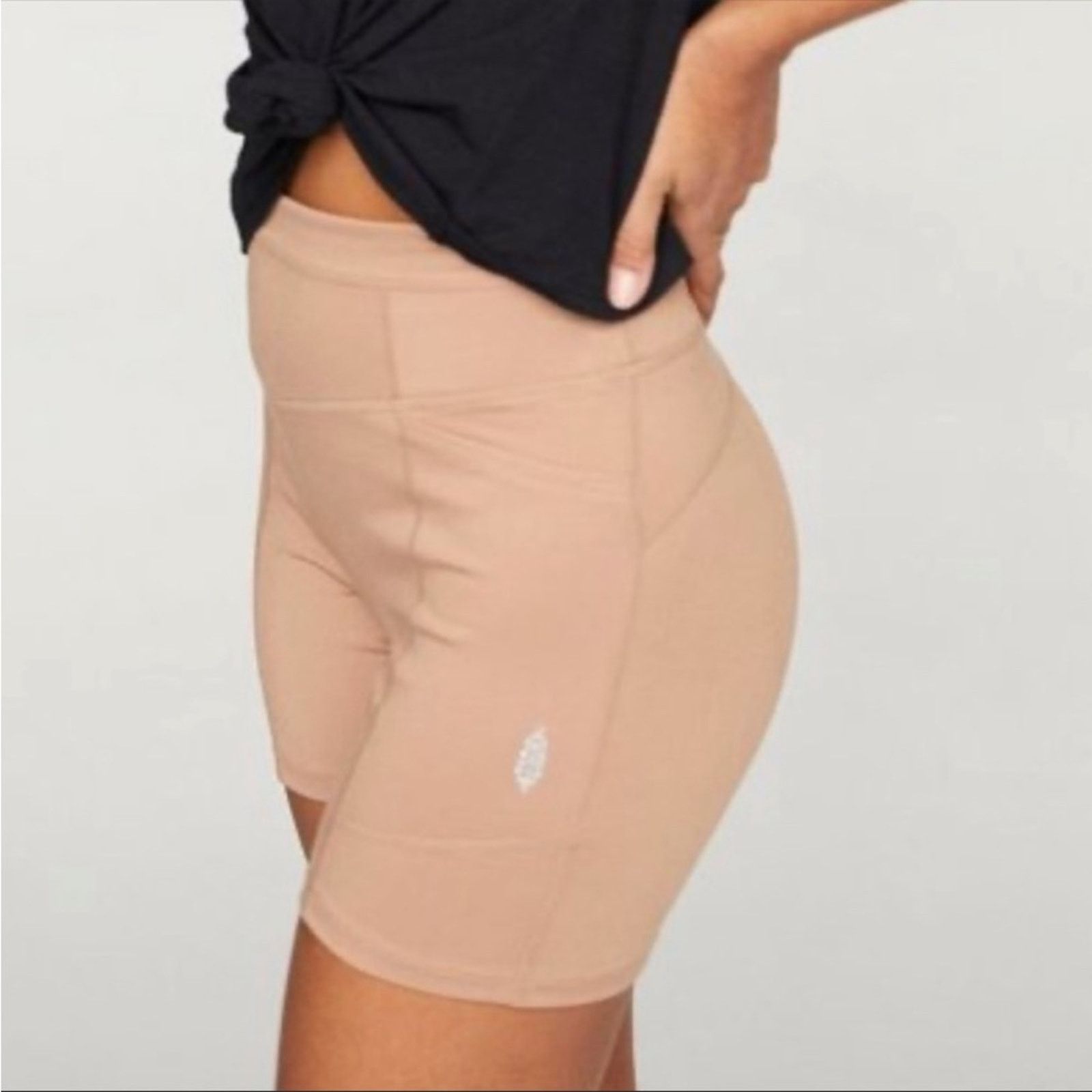 Free People NEW FREE PEOPLE MOVEMENT Tan Beige Coffee Biker Short Shorts Size 28" / US 6 / IT 42 - 1 Thumbnail