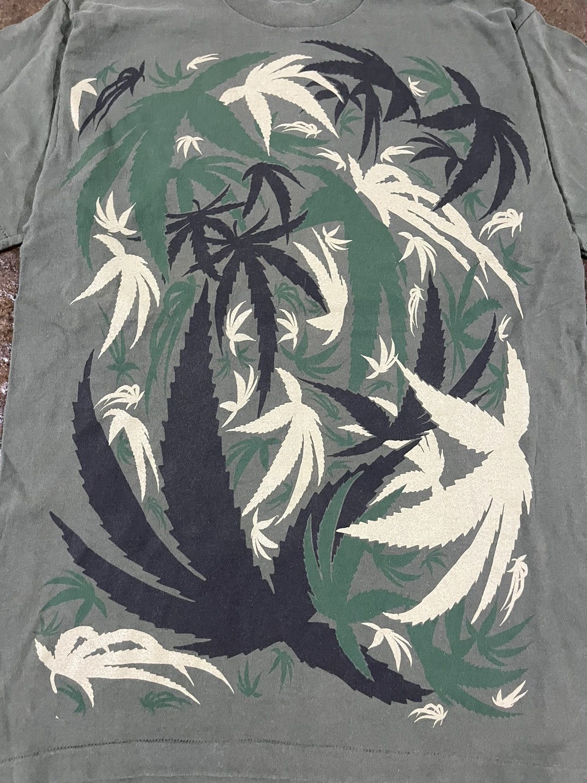 Vintage Crazy Vintage 90s All Over Print Weef Pot Leaf Drug Tee Size US L / EU 52-54 / 3 - 4 Thumbnail