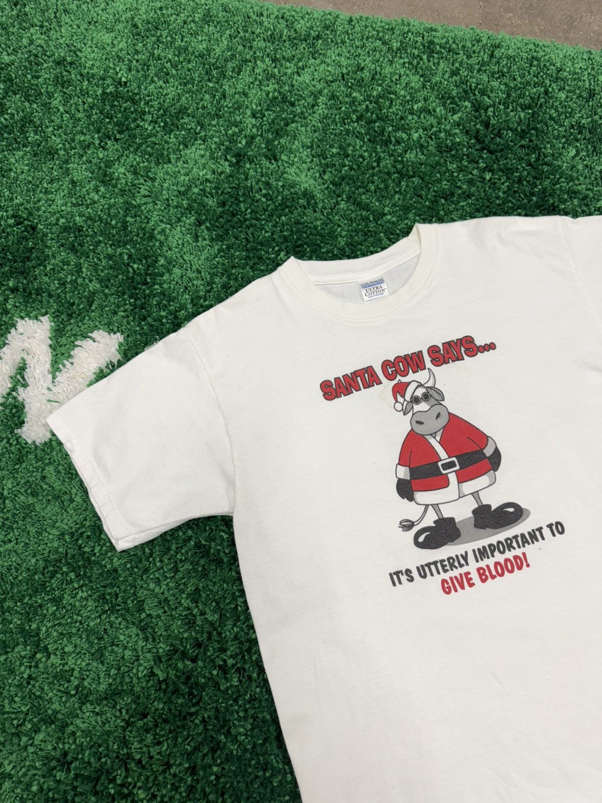 Gildan × Vintage Vintage Cartoon Cow Tee White Large Santa Large Size US L / EU 52-54 / 3 - 3 Thumbnail