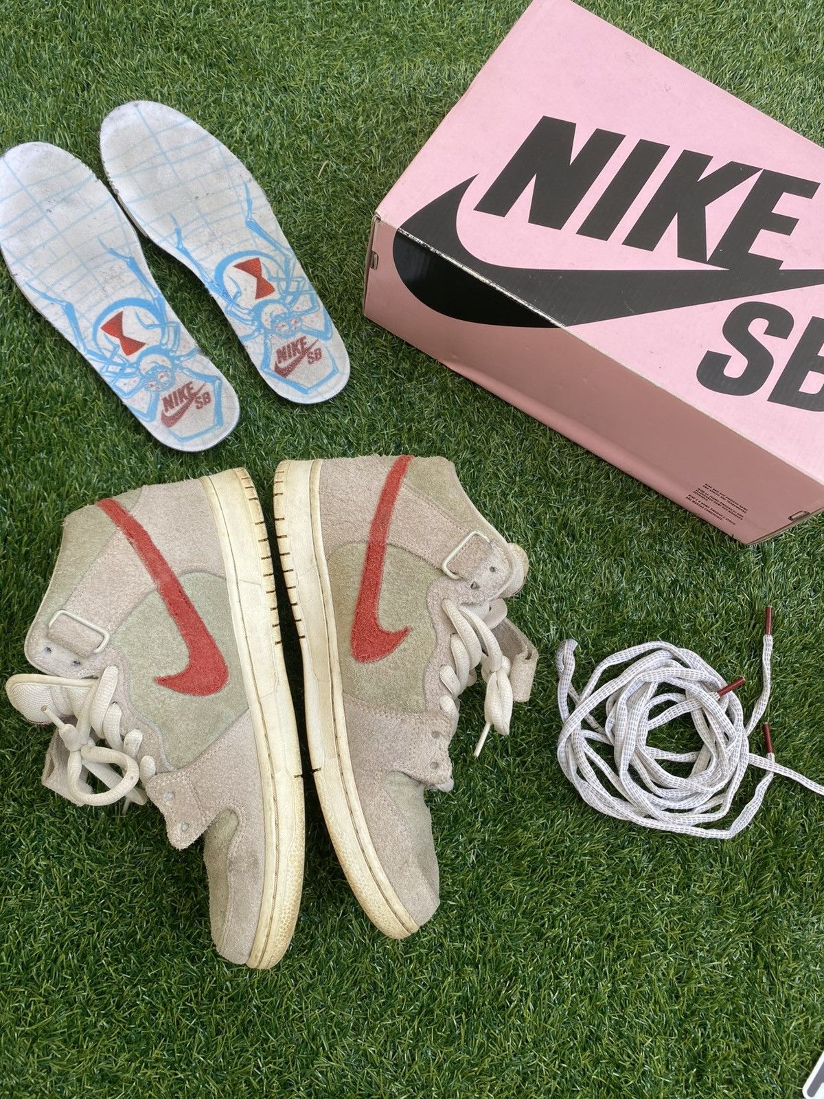 Nike Dunk SB mid White Widow Size US 9.5 / EU 42-43 - 4 Thumbnail