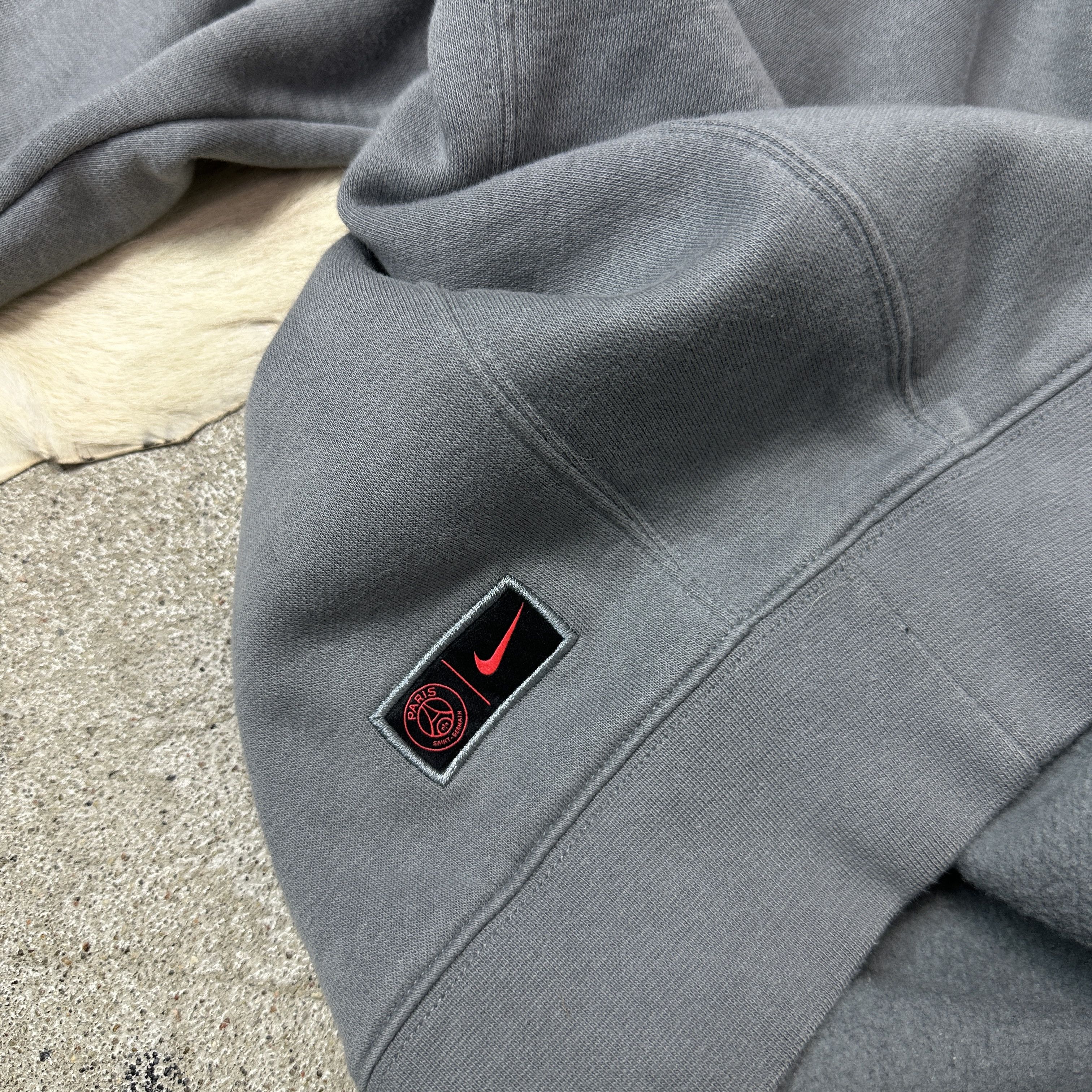 Nike Vintage Streetwear Sporty Skater Nike Sweatshirt Y2K Size US L / EU 52-54 / 3 - 5 Thumbnail