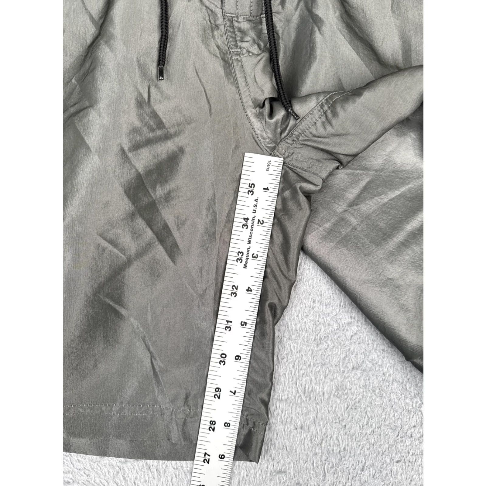 The North Face The North Face Shorts Mens 34 Gray Nylon Quick Dry 9 Inseam Bermuda Casual Outdoor Summer Pockets Drawstring Mens Size US 34 / EU 50 - 6 Thumbnail