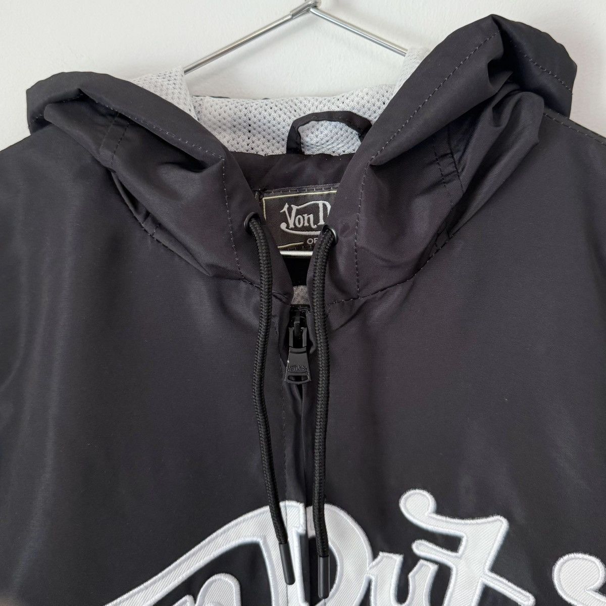 Von Dutch Vtg Von Dutch Flying Eyeball Logo Hooded Windbreaker Jacket Size US L / EU 52-54 / 3 - 5 Thumbnail