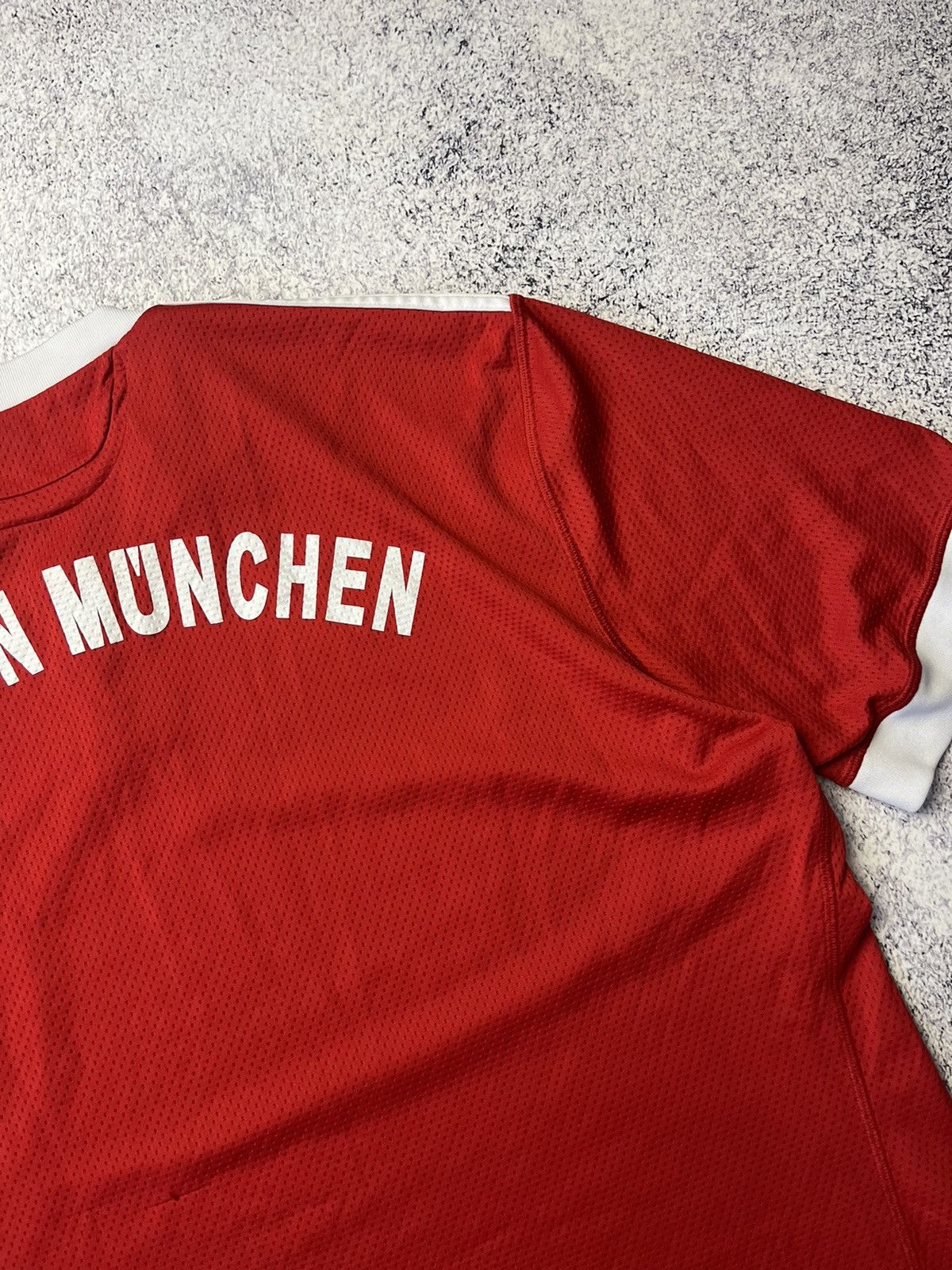 Adidas ADIDAS FC Bayern Munchen Mens Football Shirt Jersey Red Size US L / EU 52-54 / 3 - 25 Thumbnail