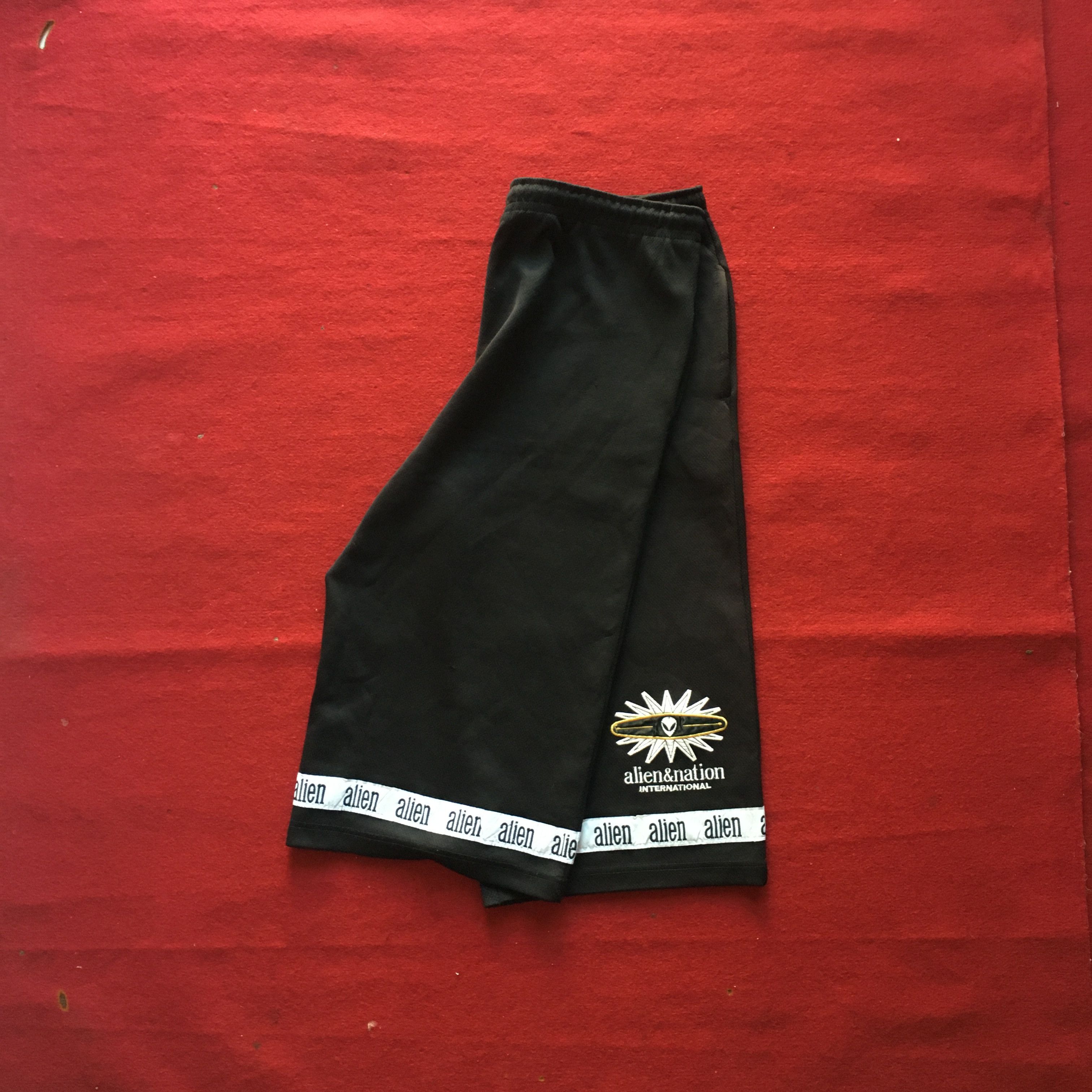 Alien Workshop Alien & Nation INTERNATIONAL RELAXED SHORTS Size US 36 / EU 52 - 3 Thumbnail