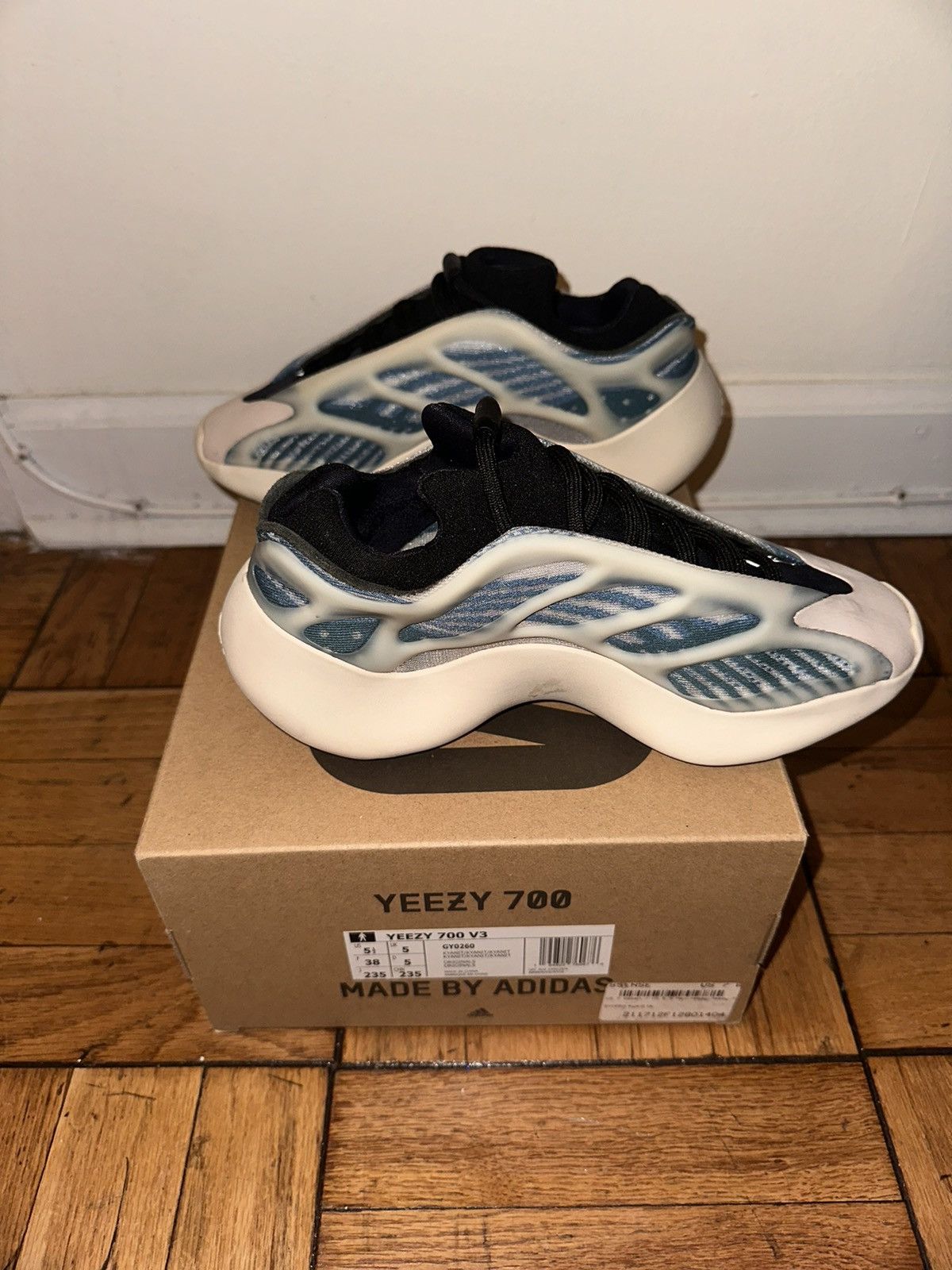 YEEZY 700V3