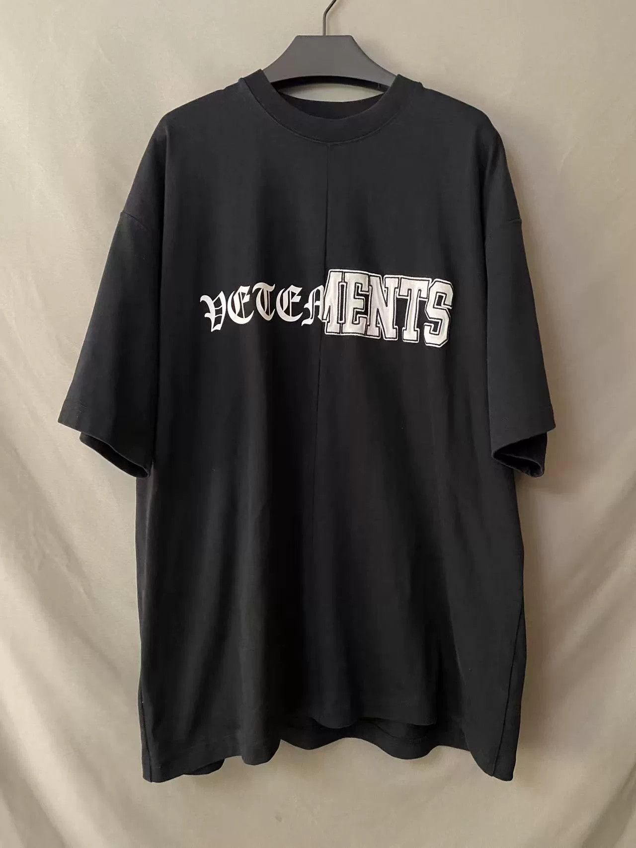 Vetements Vetements Embroidered Short Sleeve Shirt Size US S / EU 44-46 / 1 - 1 Thumbnail