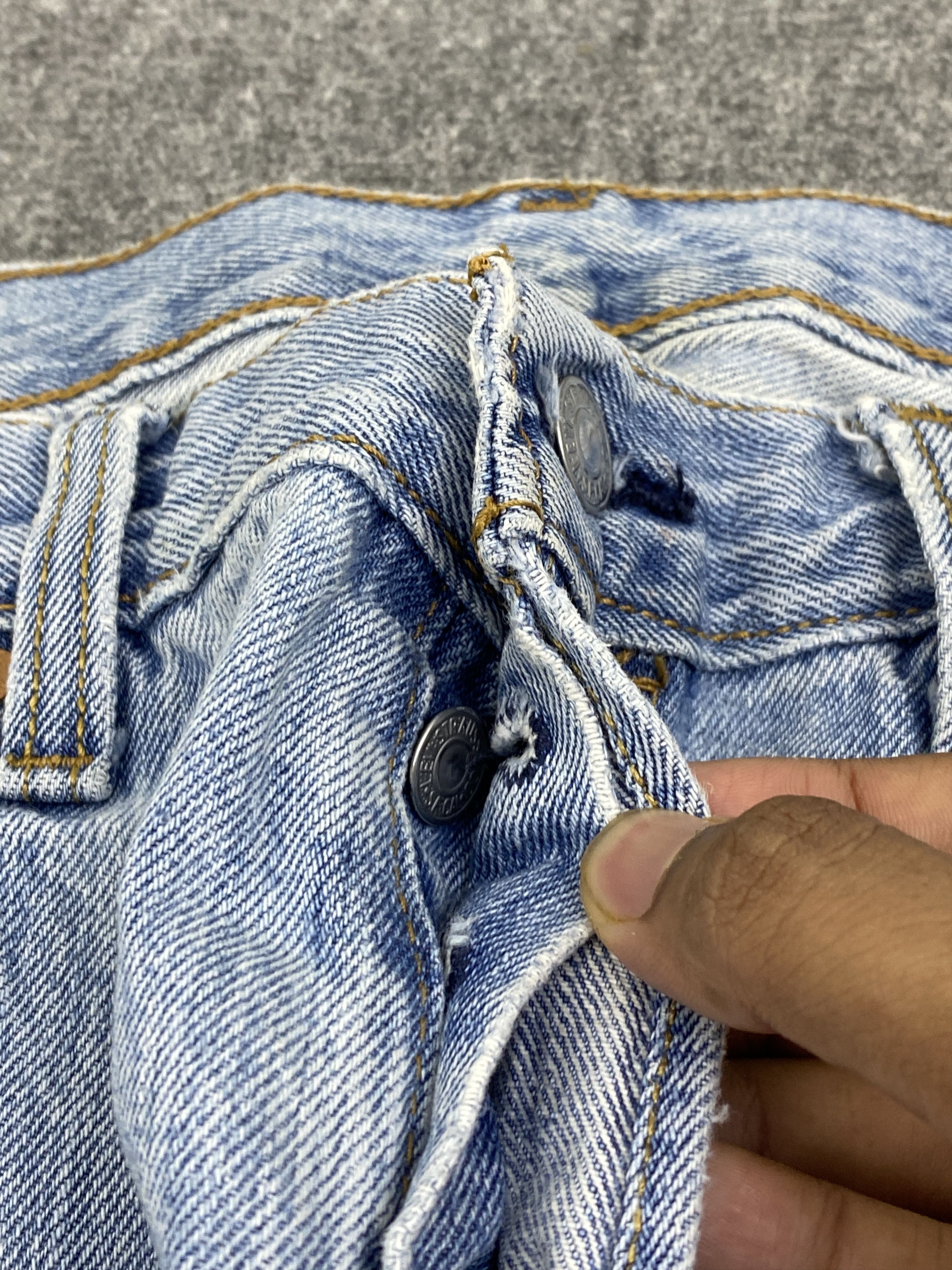 Levi's × Vintage Vintage Levis 501 Blue Denim Jeans DP2813 Size US 35 - 16 Thumbnail