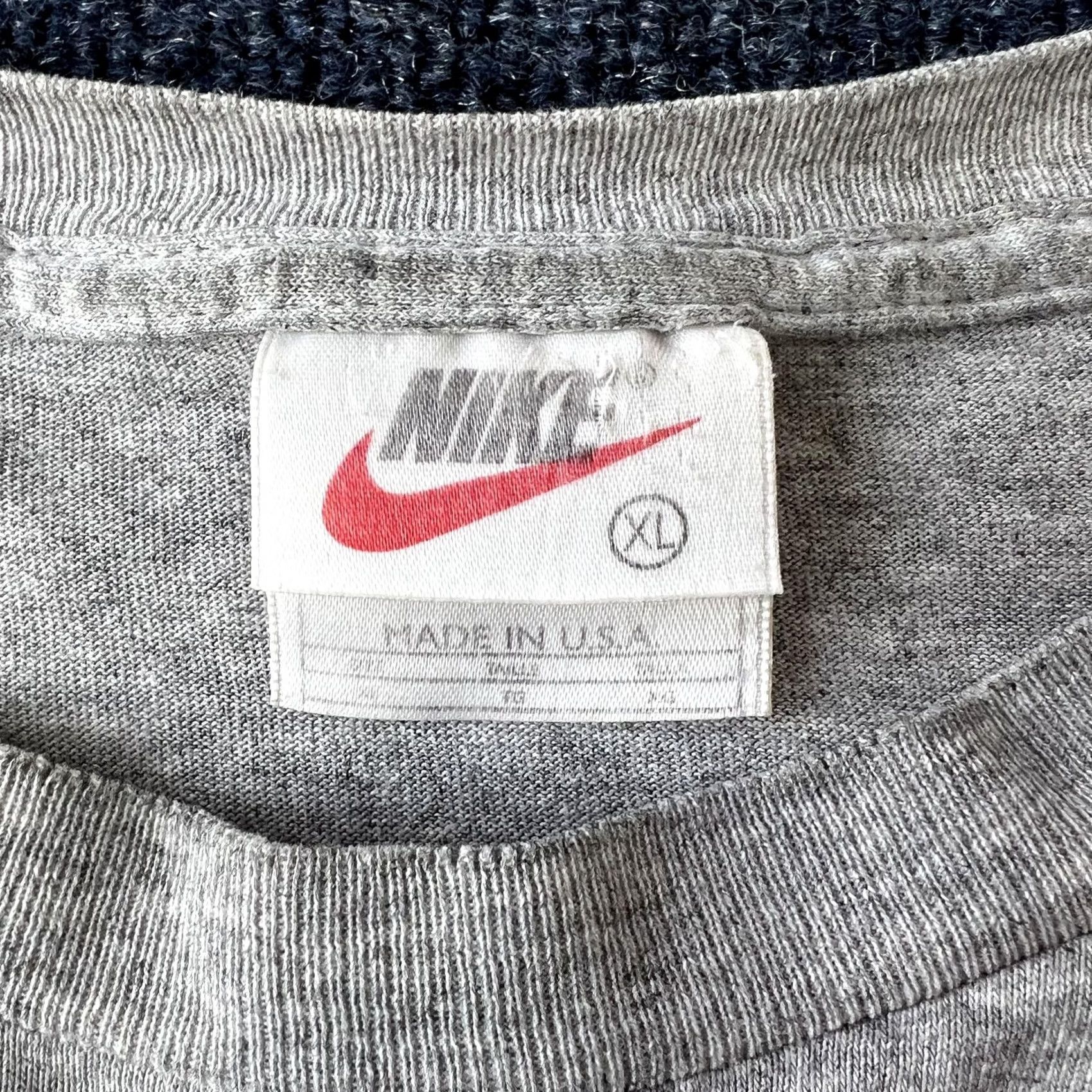 Nike VINTAGE Nike Swoosh Shirt Mens XL Heather Gray Made USA Graphic 00s Size US XL / EU 56 / 4 - 7 Thumbnail