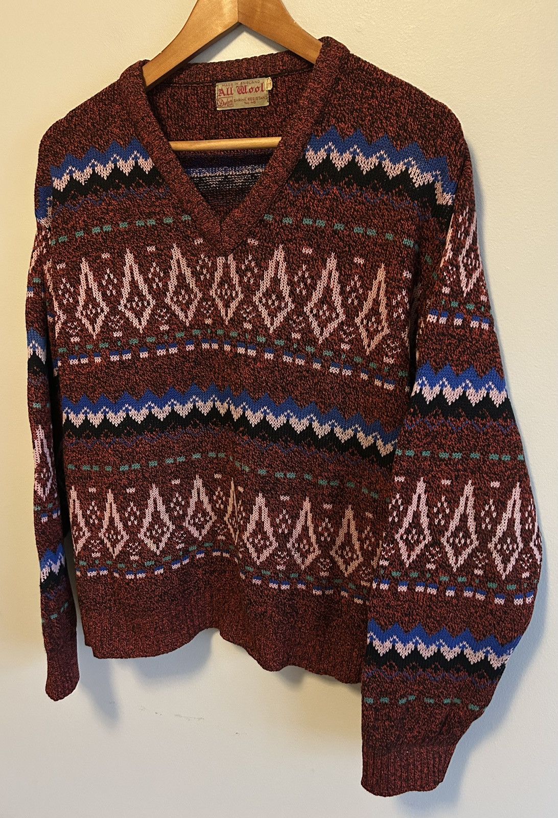 Vintage VTG Dylan Rego Burgandy Red Aztec All Wool Women’s Sweater Size M / US 6-8 / IT 42-44 - 3 Thumbnail