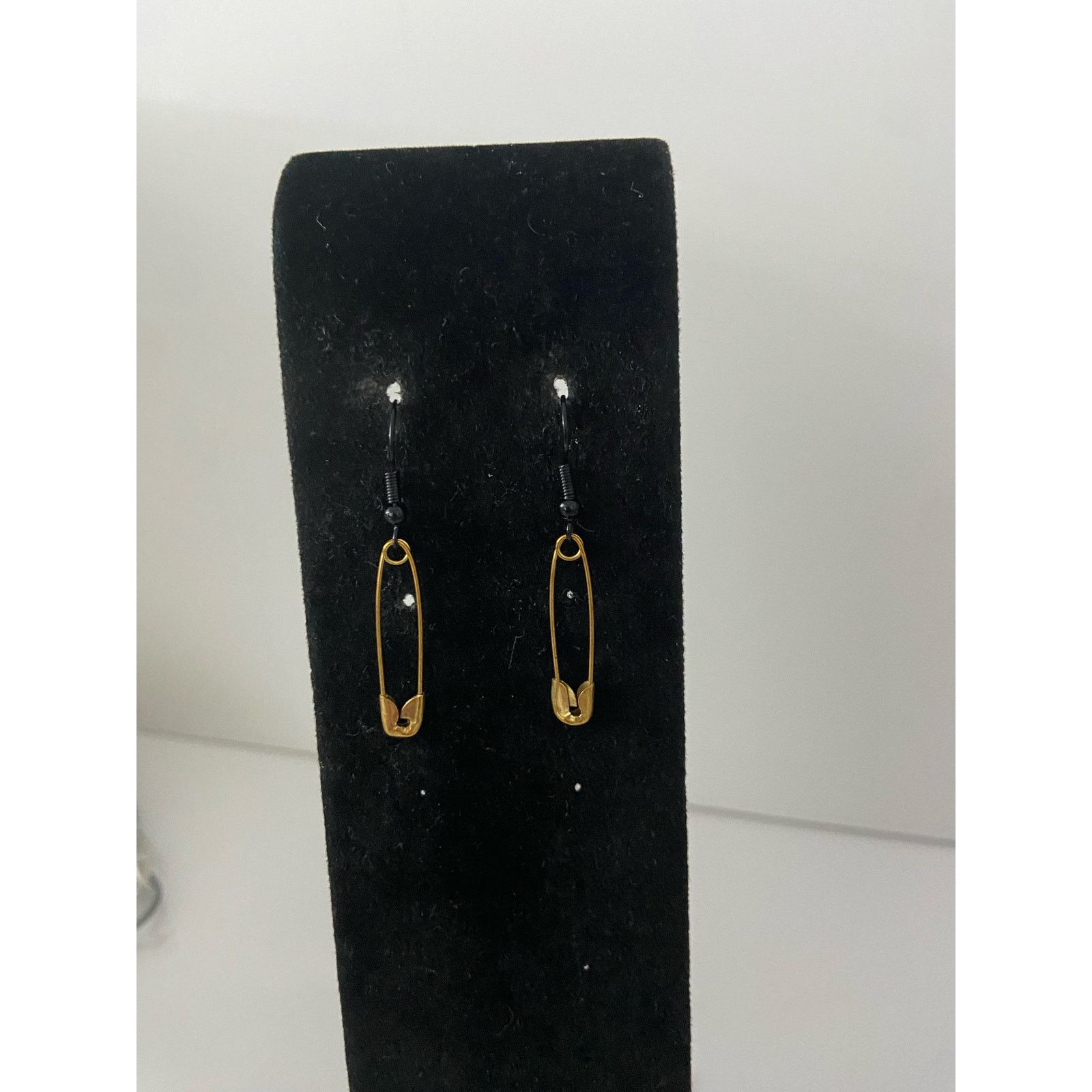 Handmade Upcycled safety pin earrings gold tone Size ONE SIZE - 1 Thumbnail