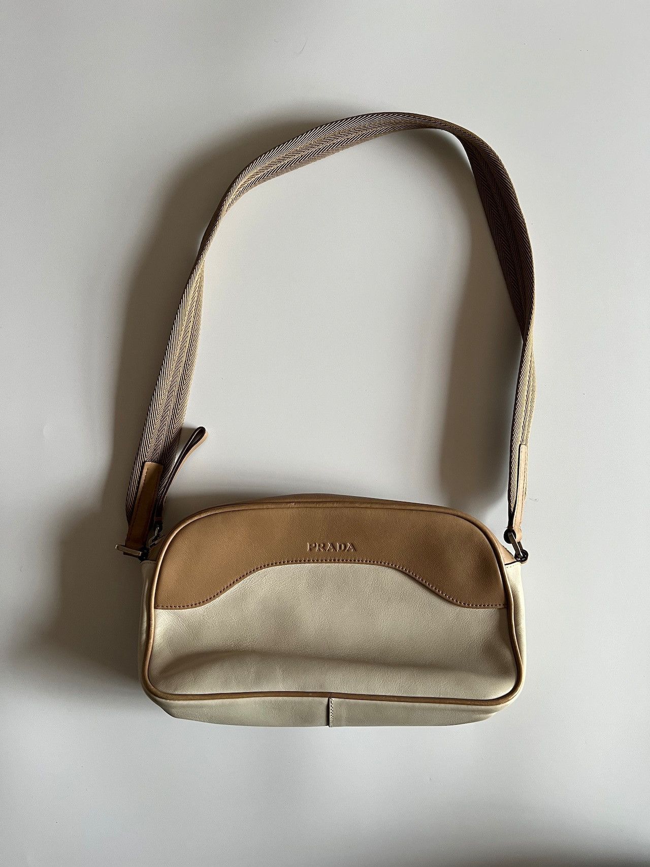 FW2000 PRADA leather shoulder bag