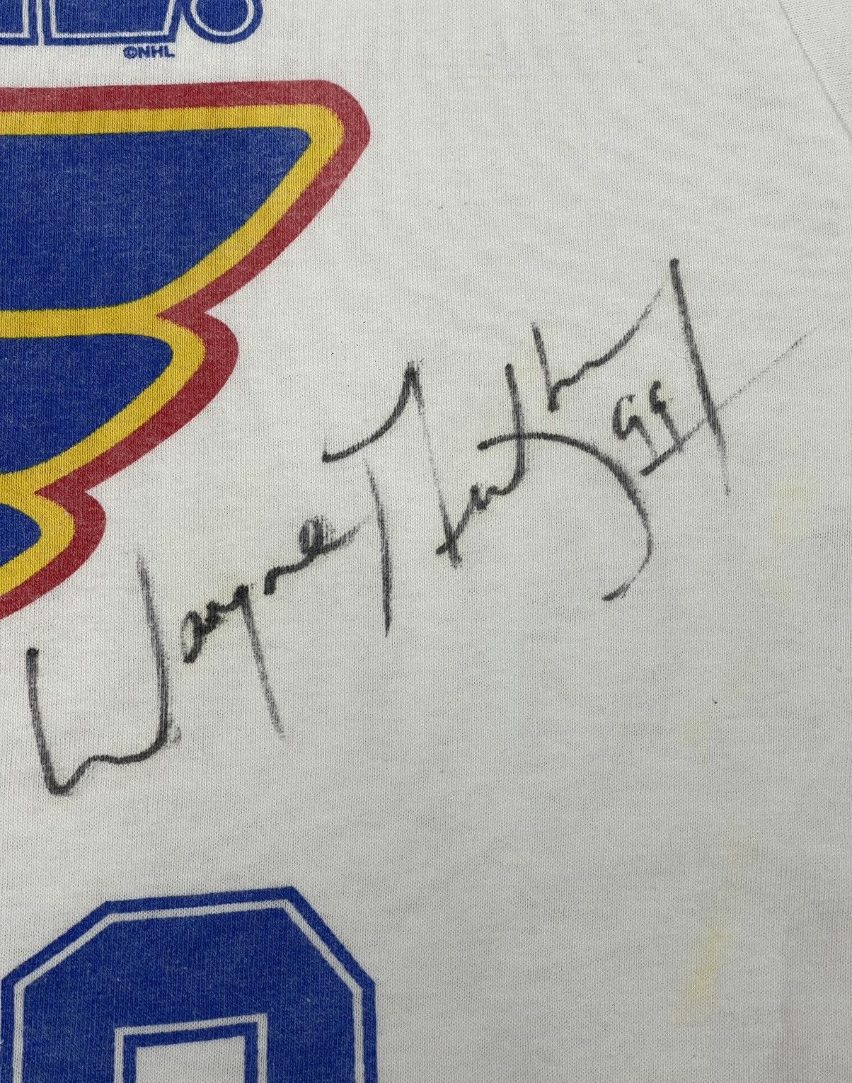 NHL 90s VINTAGE WAYNE GRETZKY AUTOGRAPHED ON STARTER NHL TEE Size US L / EU 52-54 / 3 - 3 Thumbnail