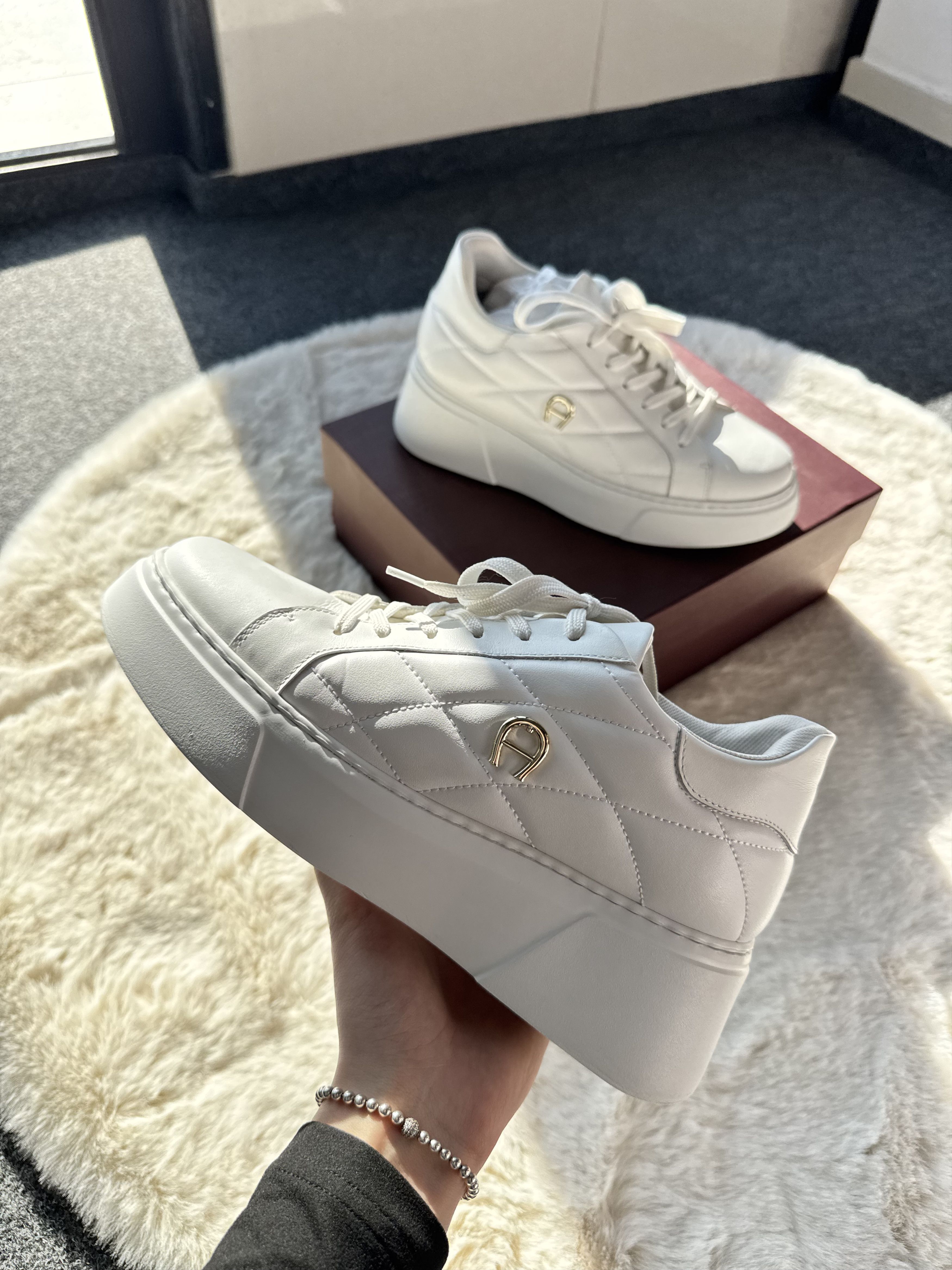 Aigner Aiger Elaine 13 Women's Low Sneakers White 39 Size US 9 / IT 39 - 3 Thumbnail