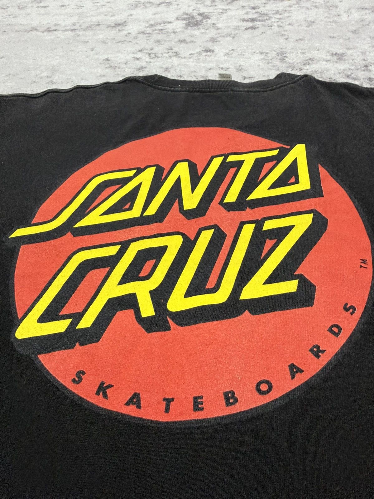 Santa Cruz Skateboards Vintage Santa Cruz Skateboards Sun faded Backhit logo Tshirt Size US M / EU 48-50 / 2 - 14 Thumbnail