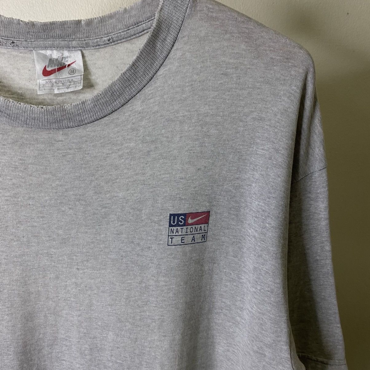 Nike 1990s Nike US National Team Distressed T Shirt Size US L / EU 52-54 / 3 - 10 Thumbnail
