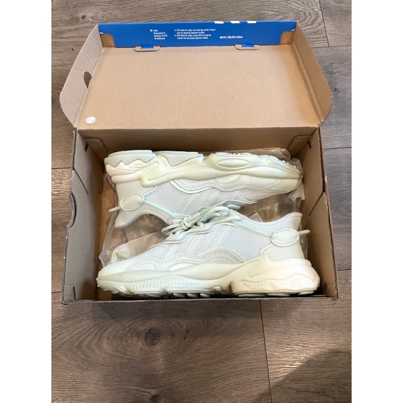 Adidas Adidas Ozweego W Size 6.5 Linen Green Feather Grey Sneaker Womens Size US 7 / IT 37 - 2 Thumbnail