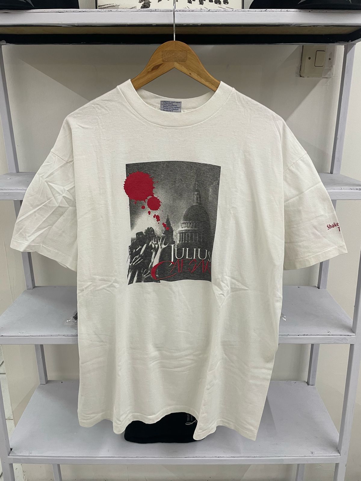 Vintage VINTAGE 90s "JULIUS CAESAR" TSHIRT. Size US XL / EU 56 / 4 - 1 Thumbnail