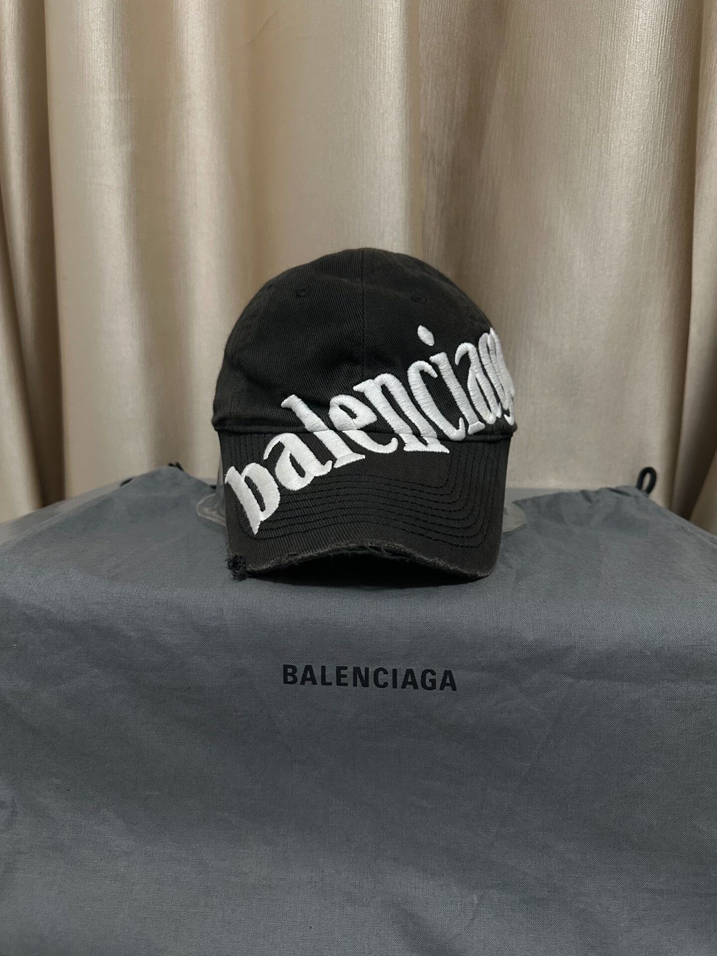 Balenciaga Balenciaga Distressed Embroidered Logo Baseball Cap Size ONE SIZE - 1 Thumbnail