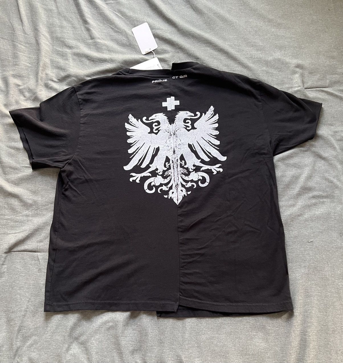 トップス oo2 PROJECT G/R SLEEVELESS T-SHIRT Morris Logo Tank | GUESS Factory