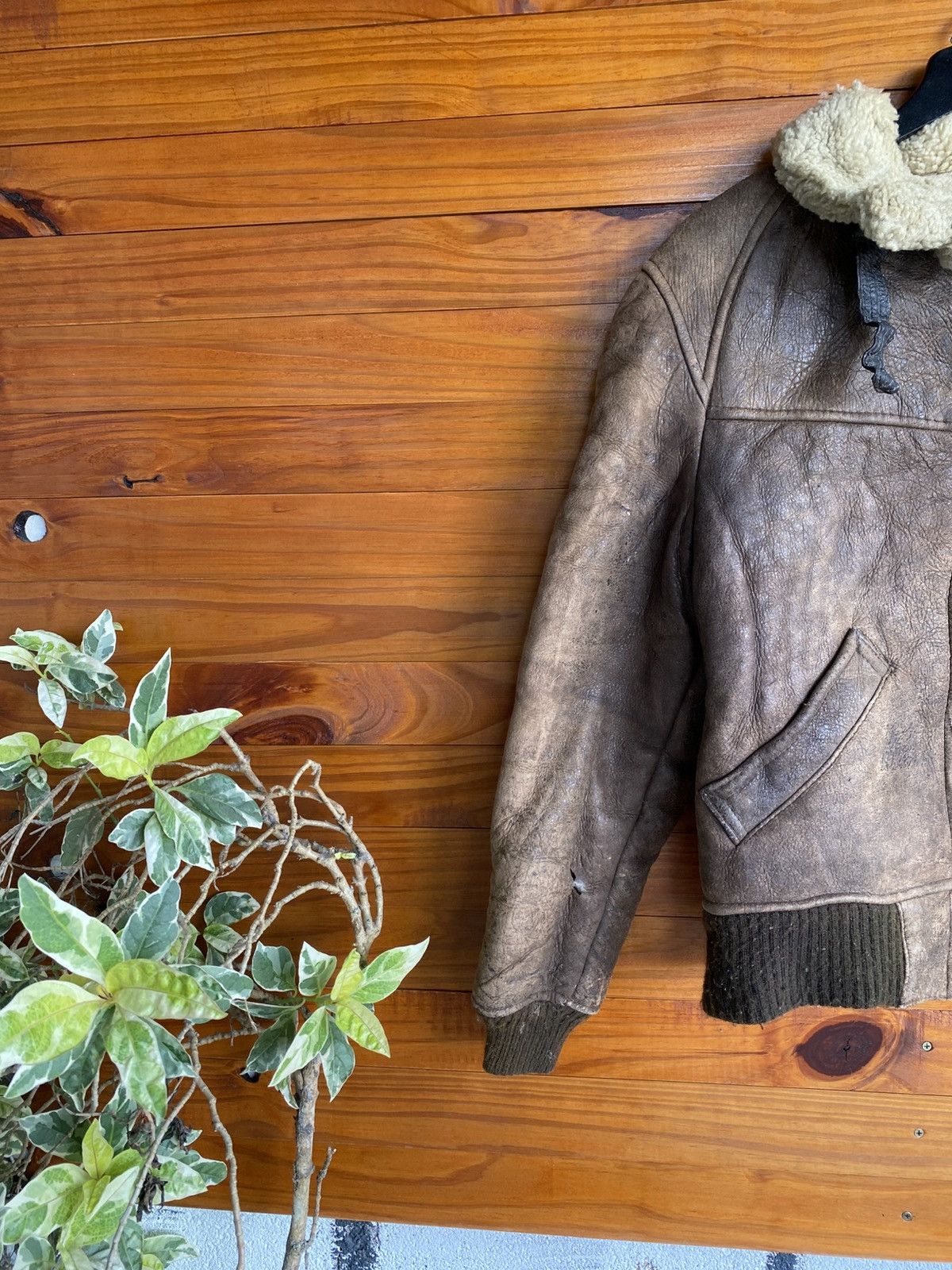 Avirex Vintage 80s AVIREX B-3 Shearling Flight Jacket | Distressed Size US S / EU 44-46 / 1 - 8 Thumbnail