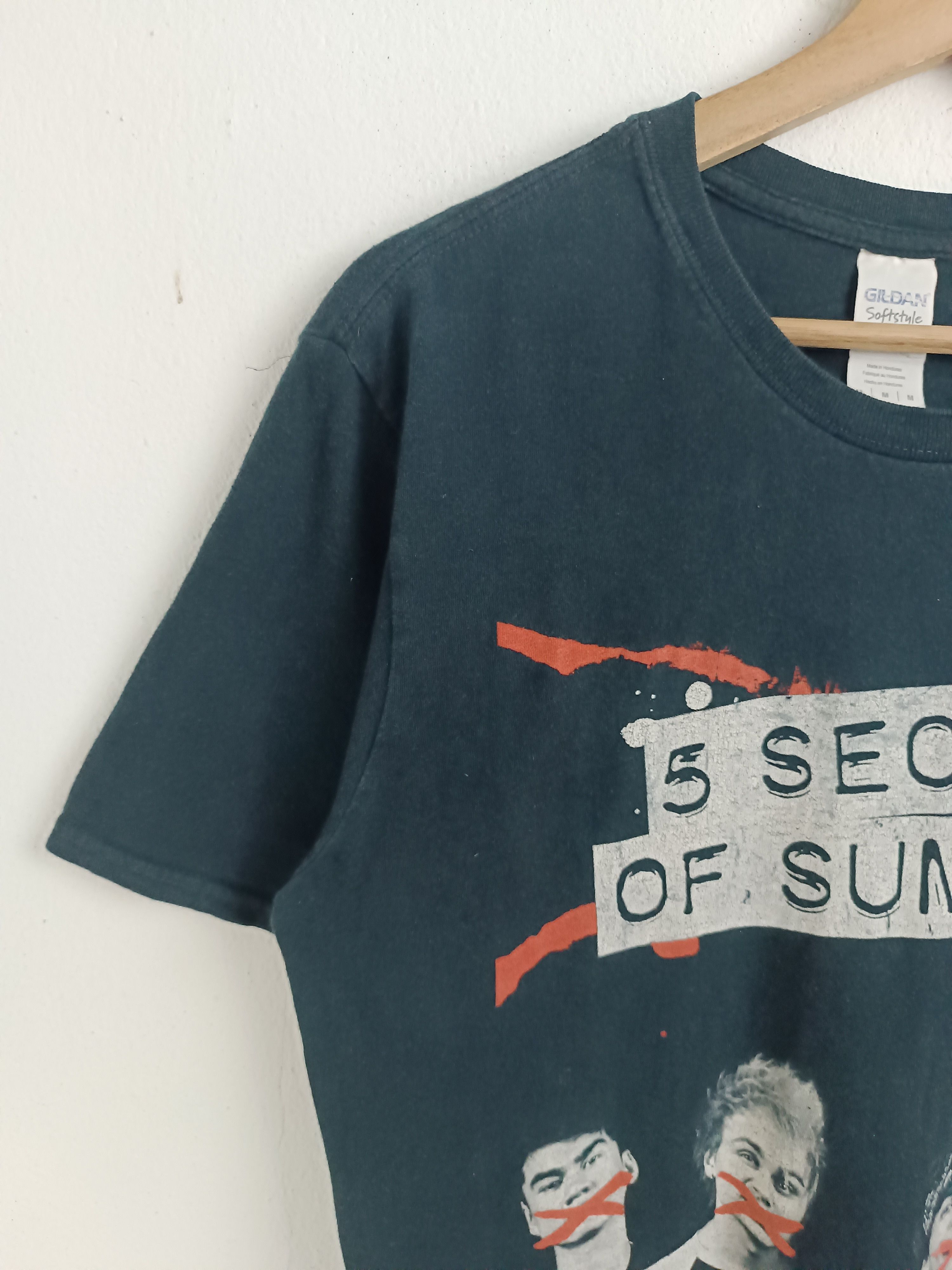 Band Tees VINTAGE 2015 5 SECONDS OF SUMMER TOUR TEE vamps swift zayn Size US M / EU 48-50 / 2 - 5 Thumbnail