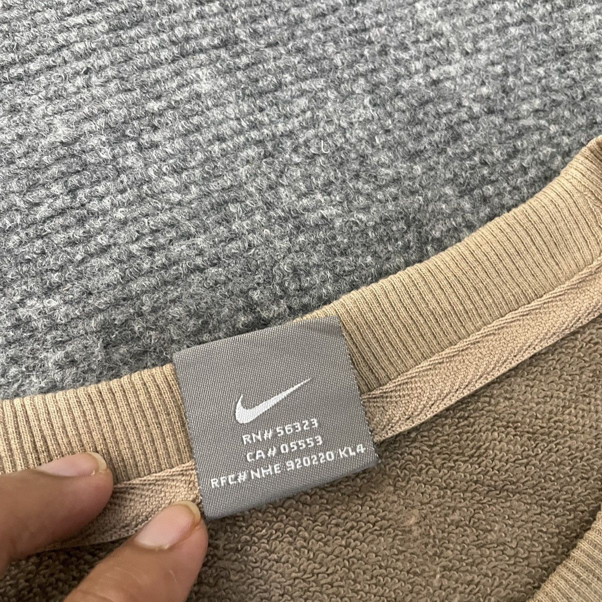 Nike × Vintage Vintage 2000s Nike Carpet Logo Women Crewneck Travis Style Size S / US 4 / IT 40 - 4 Thumbnail