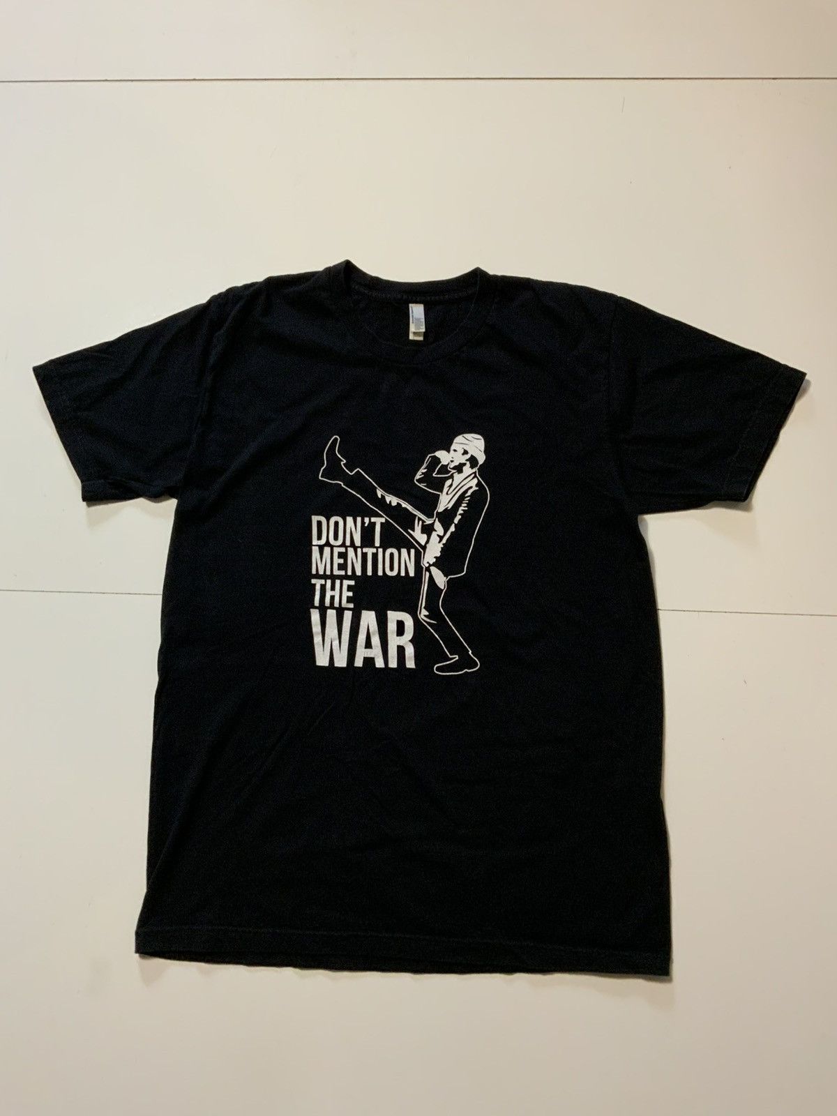American Apparel Fawlty Towers Dont Mention The War The Germans TV T-Shirt Size US L / EU 52-54 / 3 - 1 Thumbnail
