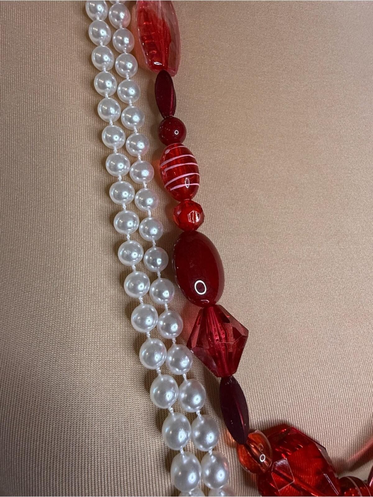 Other White pearlescent & red bead necklace set costume jewelry Size ONE SIZE - 4 Thumbnail