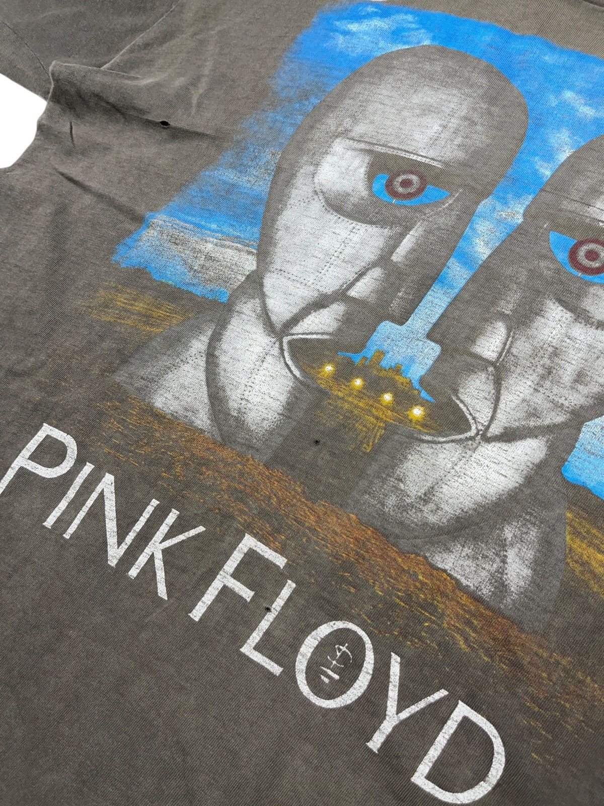 Pink Floyd Vintage 1994 Pink Floyd The Division Bell Distressed T-shirt Size US L / EU 52-54 / 3 - 10 Thumbnail