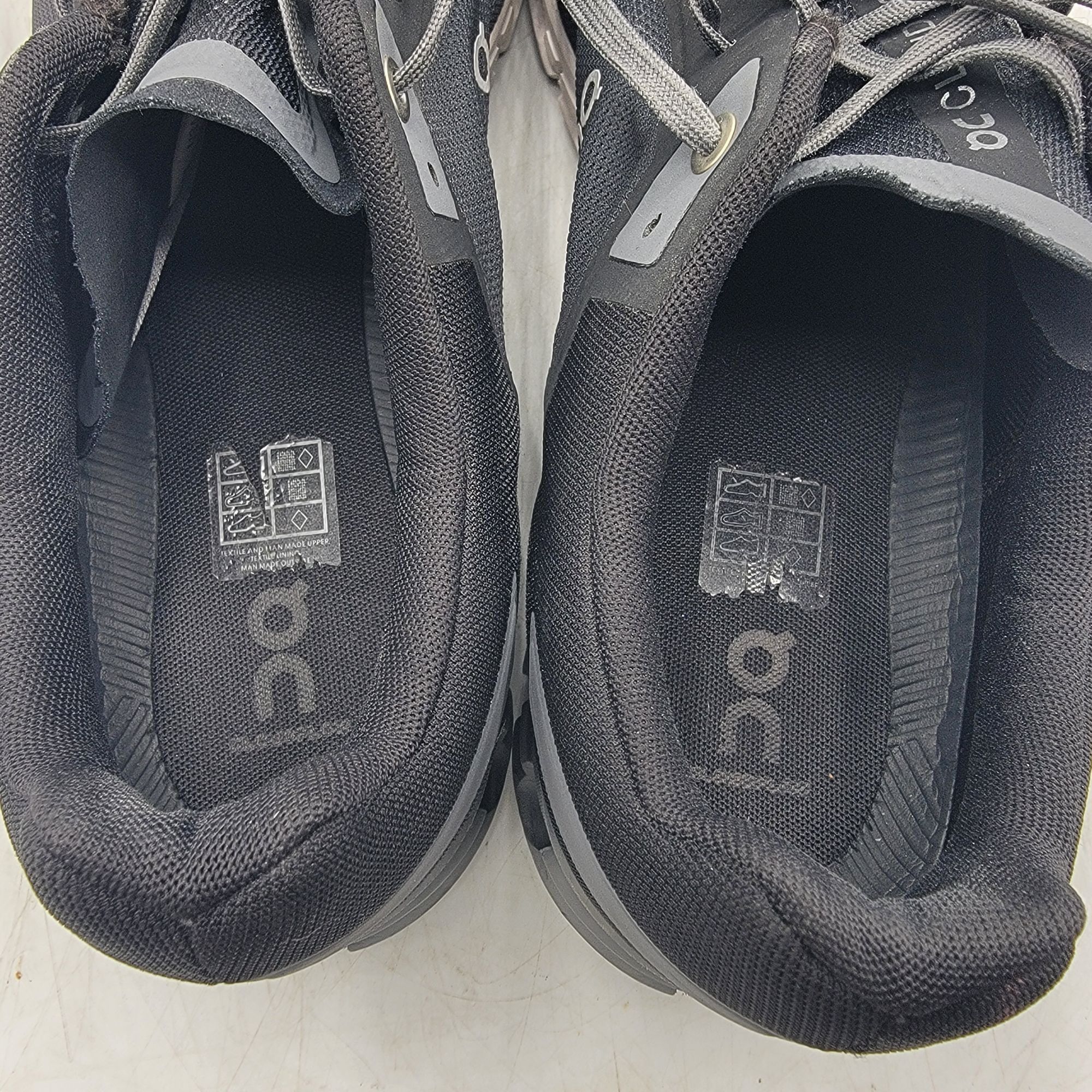 On On Cloudflow Mens 14 Black Athletic Sneaker Shoes Outdoors R Size US 14 / EU 47 - 19 Thumbnail