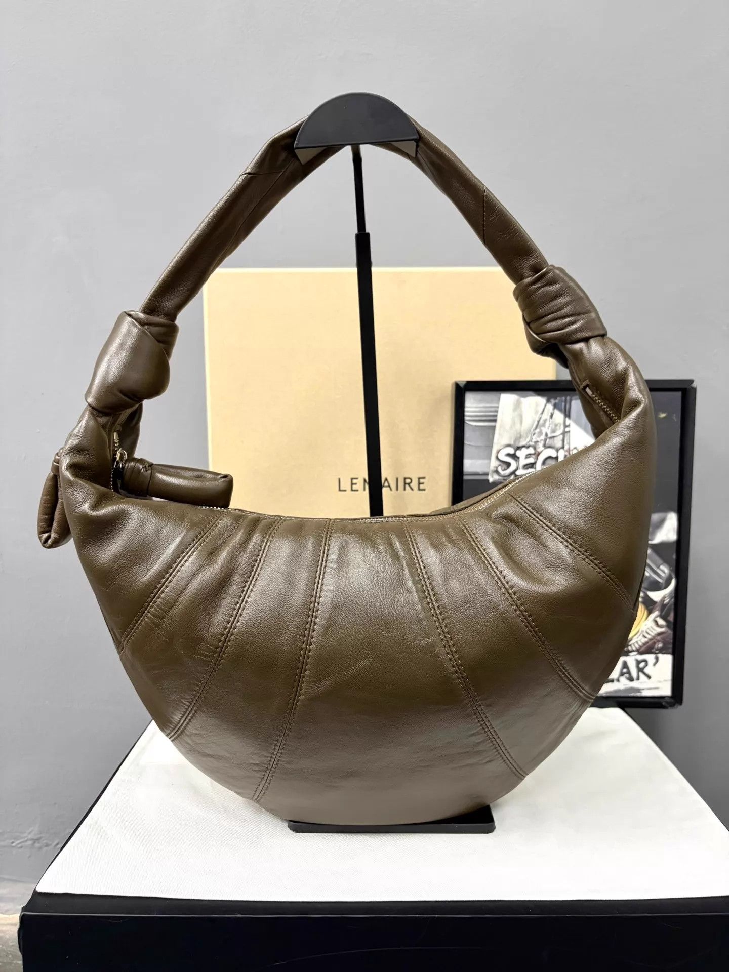 Lemaire Lemaire Croissant Nappa Lambskin Hobo Deep Tobacco Size ONE SIZE - 5 Thumbnail