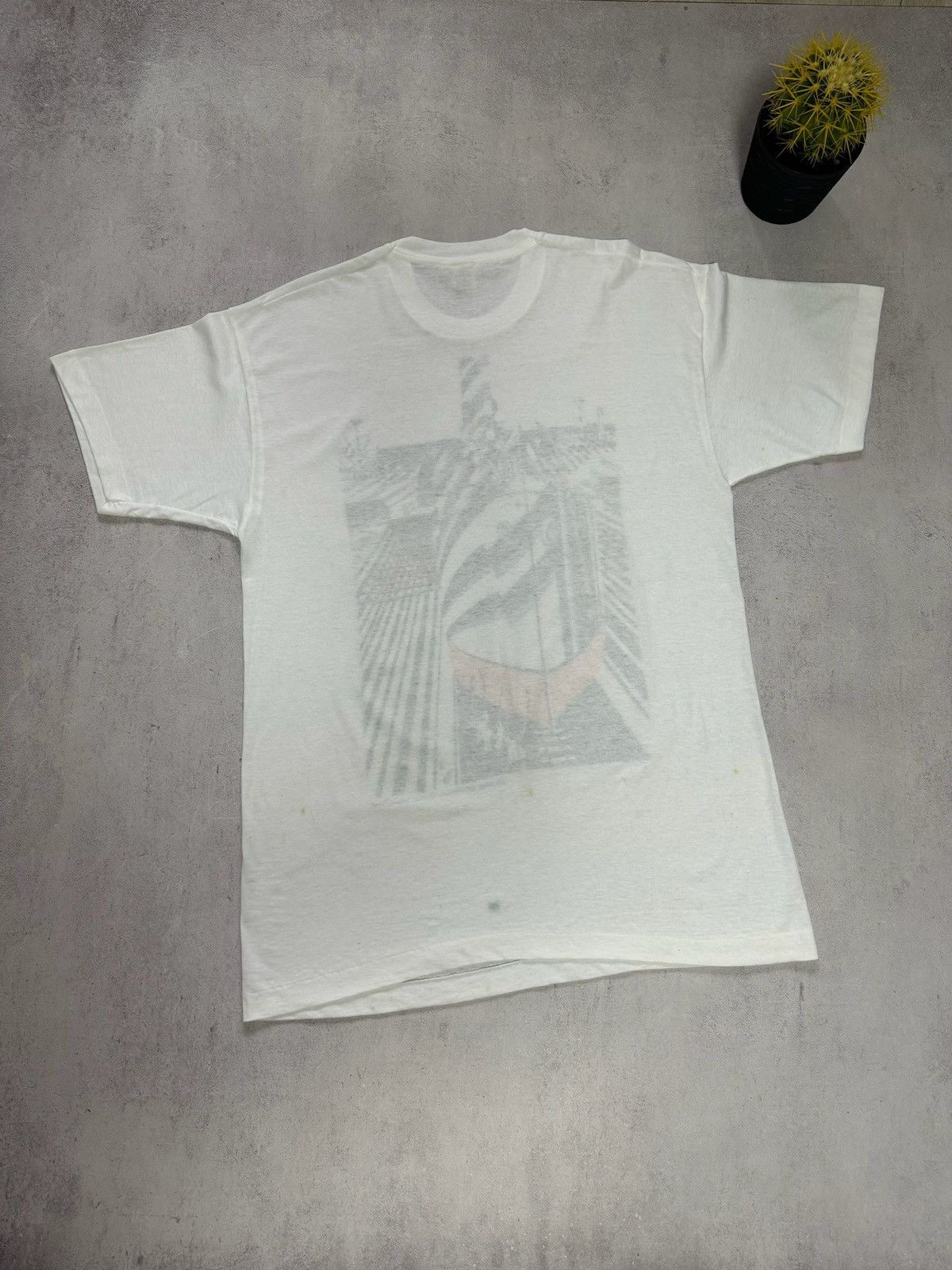 Vintage Vintage London Transport Museum Edward Wadsmorth T Shirt 80s Size US XL / EU 56 / 4 - 13 Thumbnail