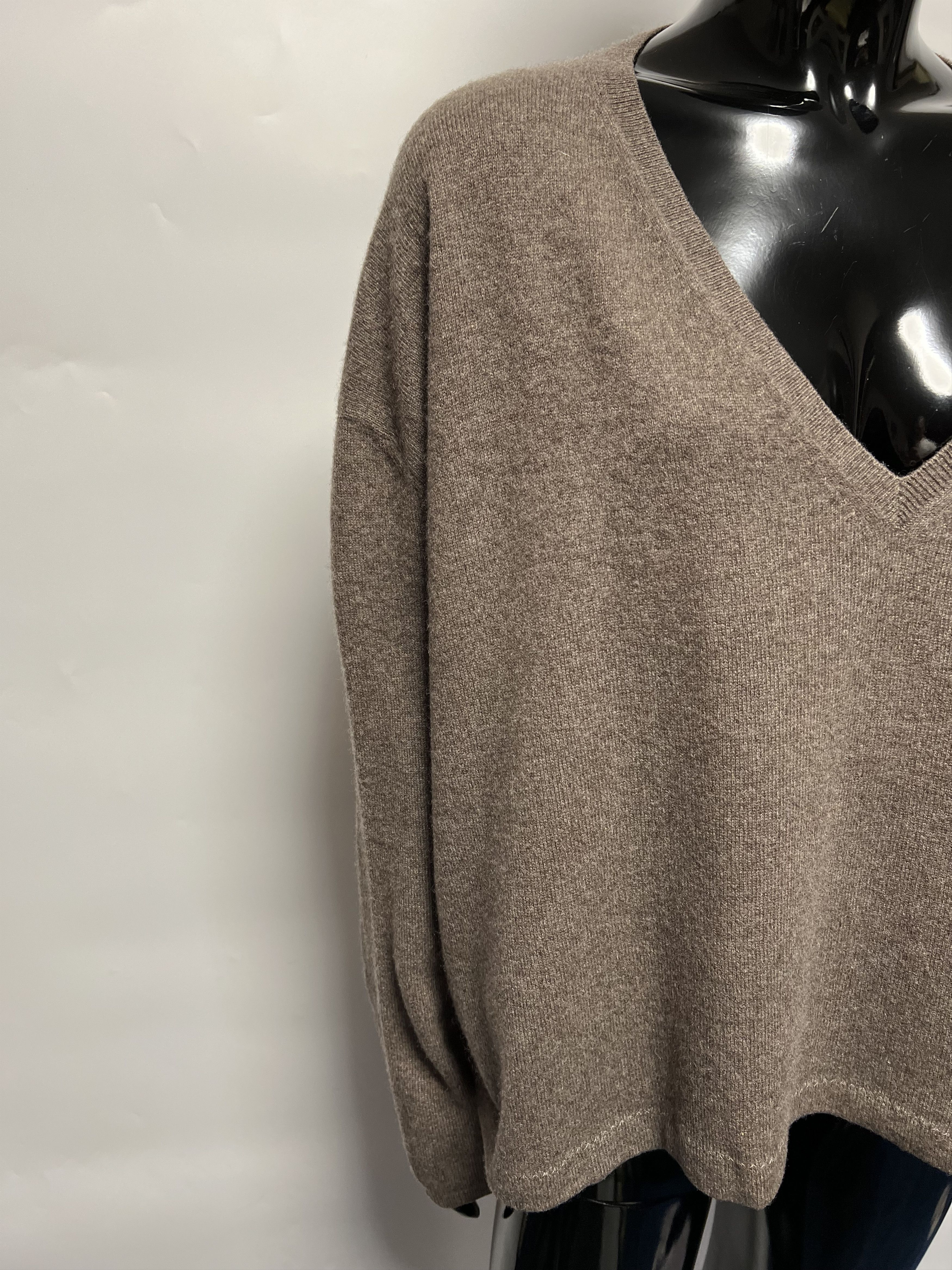 Bompard Eric Bompard Cashmere V-Neck Sweater Oversized Size L / US 10 / IT 46 - 5 Thumbnail