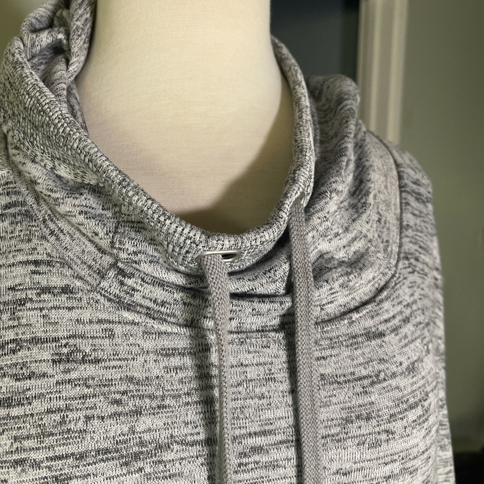 Athleta Athleta Blissful Poncho Medium Sweatshirt Hoodie Gray Size M / US 6-8 / IT 42-44 - 2 Thumbnail