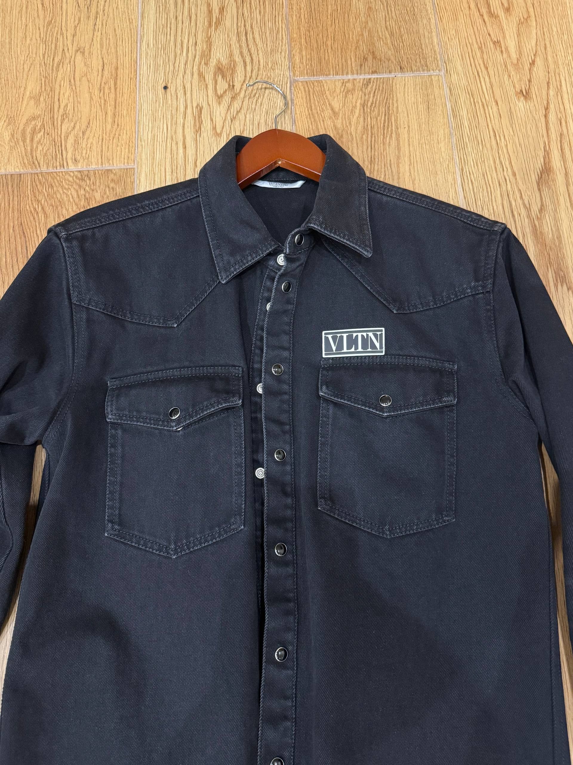 Valentino Valentino Garavani Denim Shirt VLTN Size US M / EU 48-50 / 2 - 3 Thumbnail
