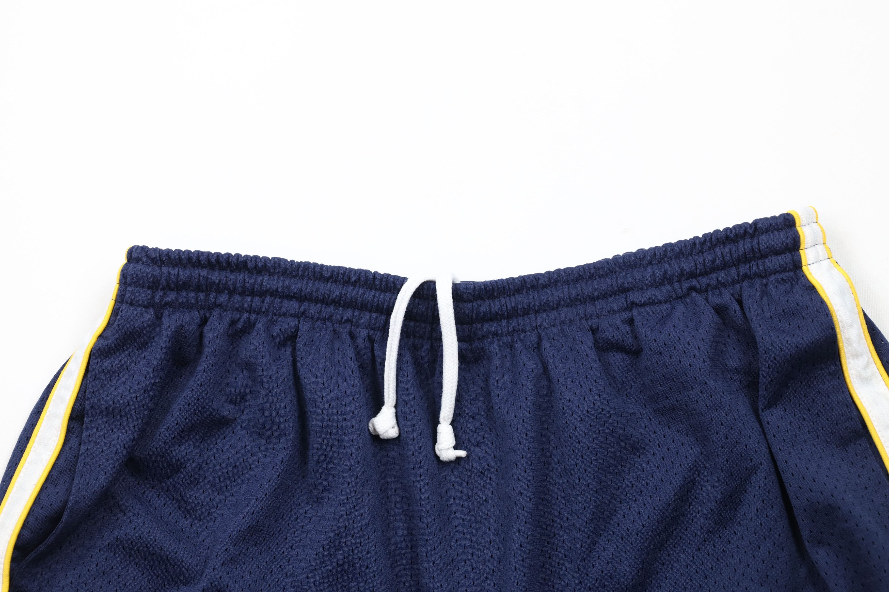 Starter × Vintage Vintage 90s Starter University of Michigan Basketball Shorts Size US 34 / EU 50 - 2 Thumbnail
