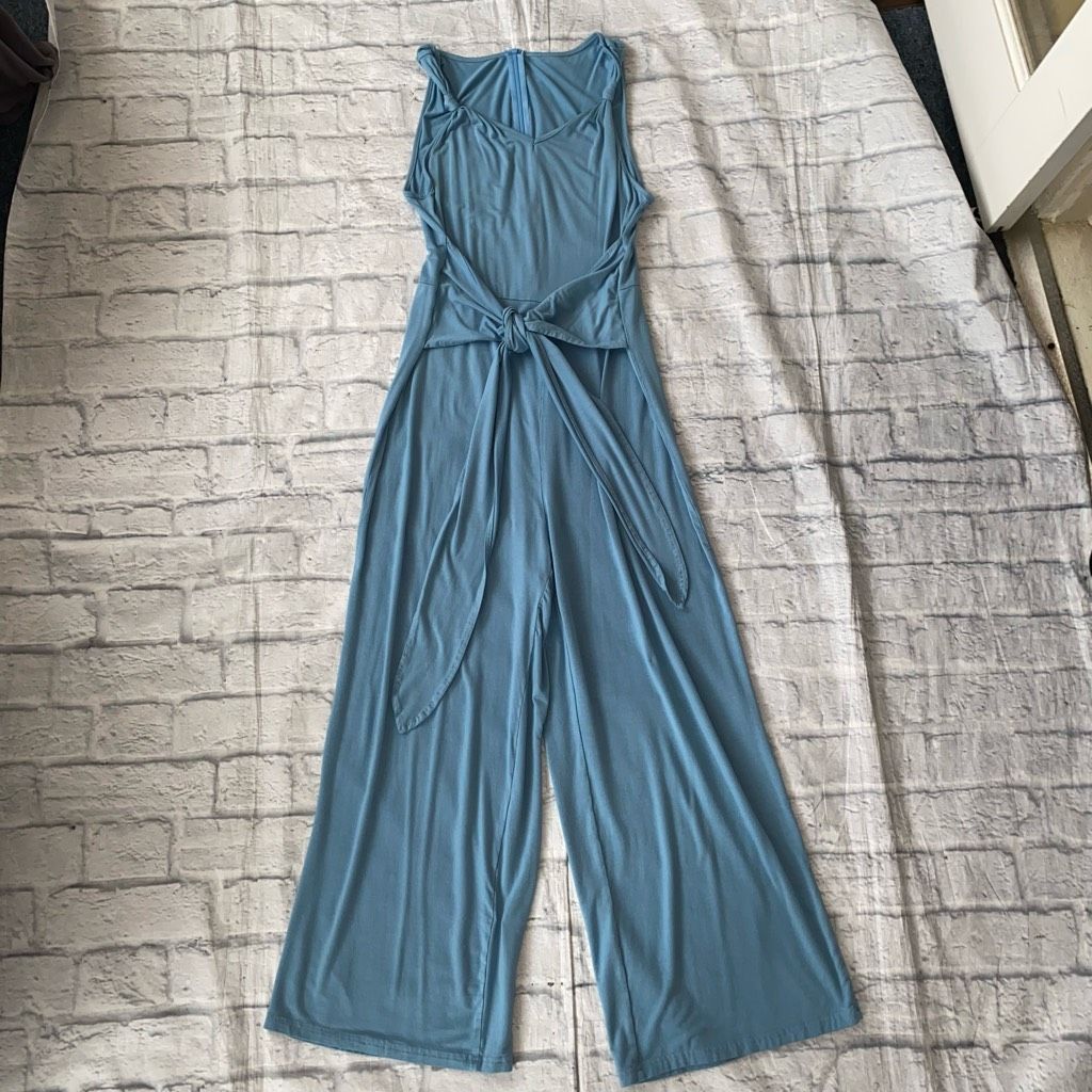 Other Women M sleeveless wide leg Flowy jumpsuit w/tie belt blue Size 30" / US 8 / IT 44 - 1 Thumbnail