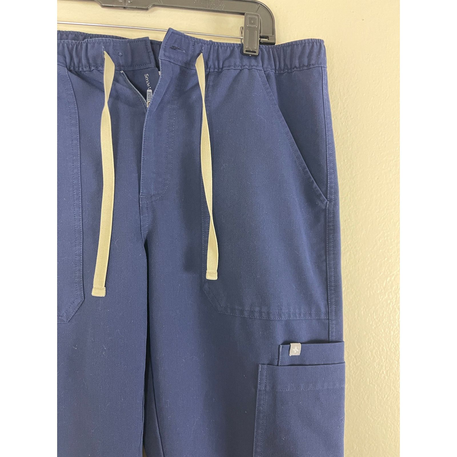 Other Figs bottom scrubs pre owned size M/S Size 27" / US 4 / IT 40 - 4 Thumbnail