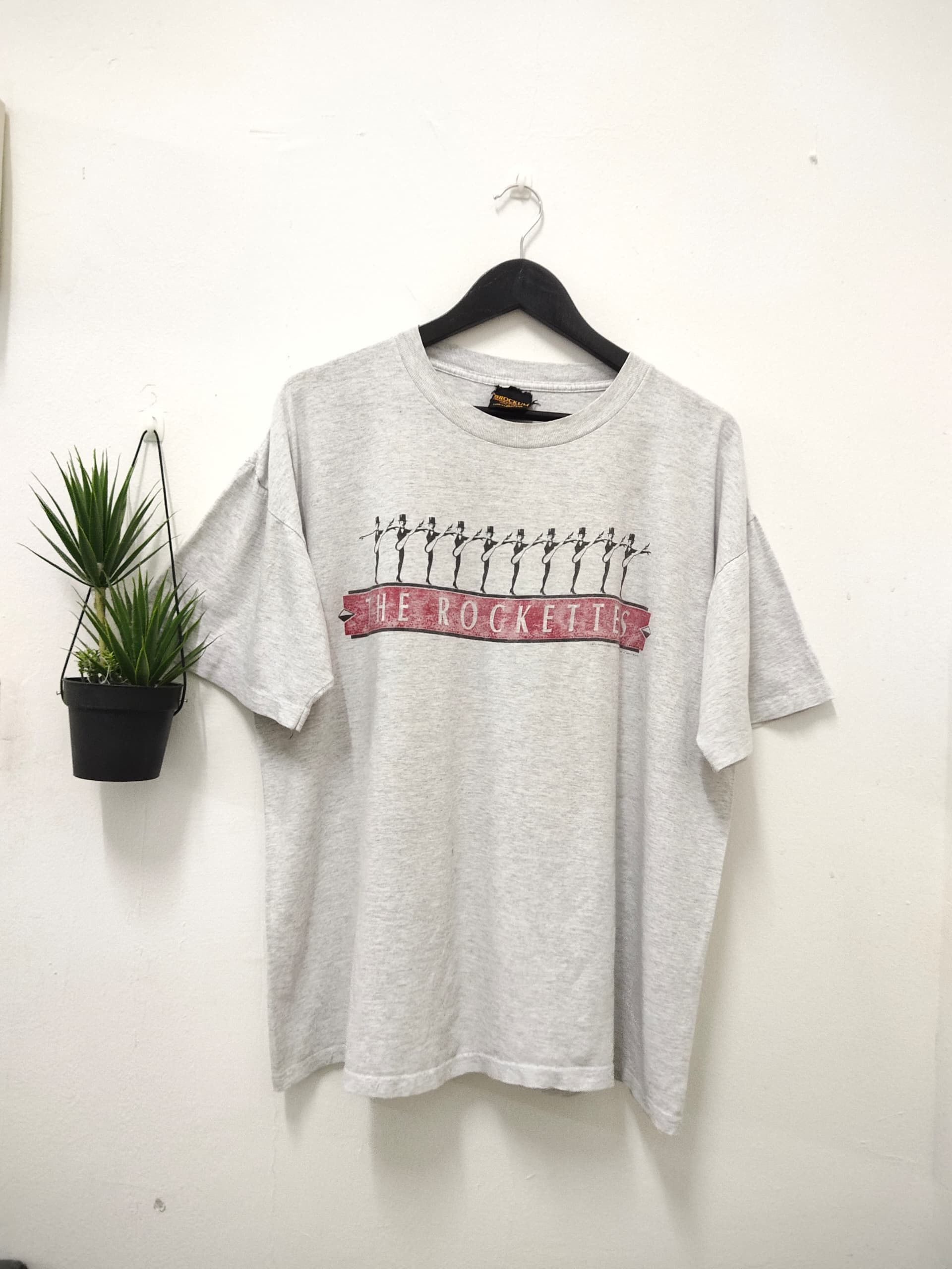 Band Tees Vintage 1993 The Rockettes dance company Promo tee shirt Size US XL / EU 56 / 4 - 1 Thumbnail
