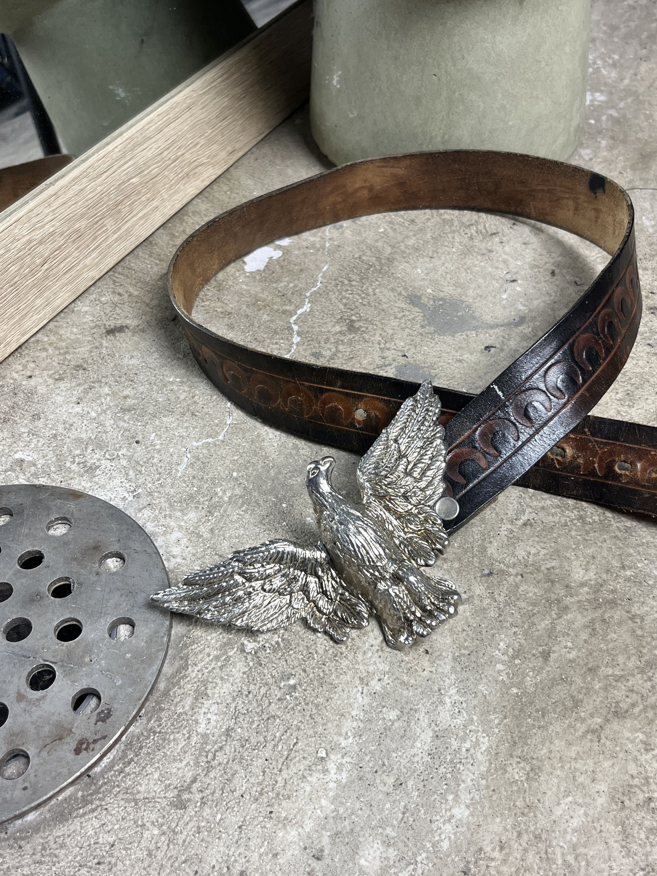 Other BROWN TOOLED LEATHER EAGLE BUCKLE BELT - № 4519 Size ONE SIZE - 5 Thumbnail