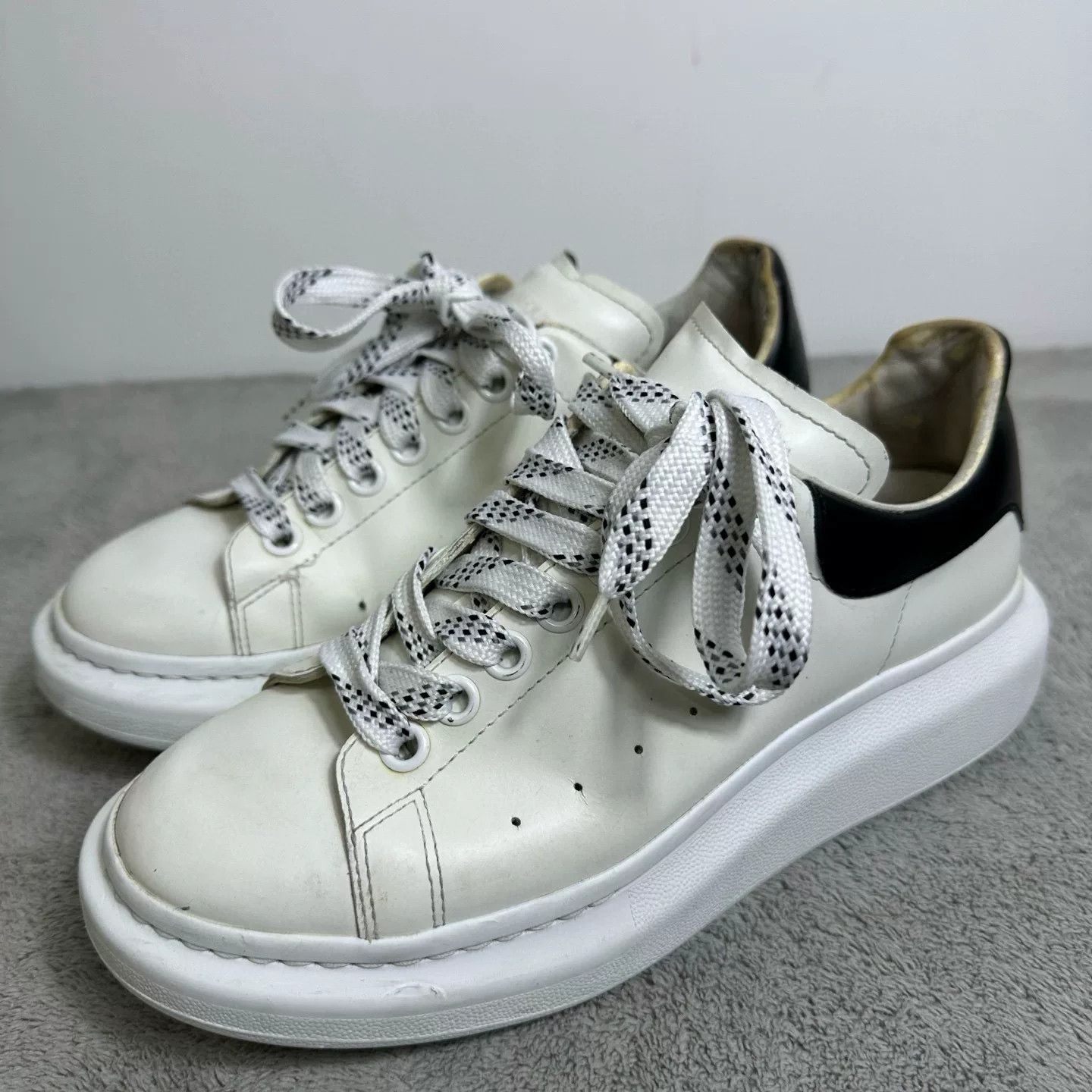 Alexander McQueen Alexander McQueen White Lowtop Sneakers 40 Men Size US 7.5 / EU 40-41 - 1 Thumbnail