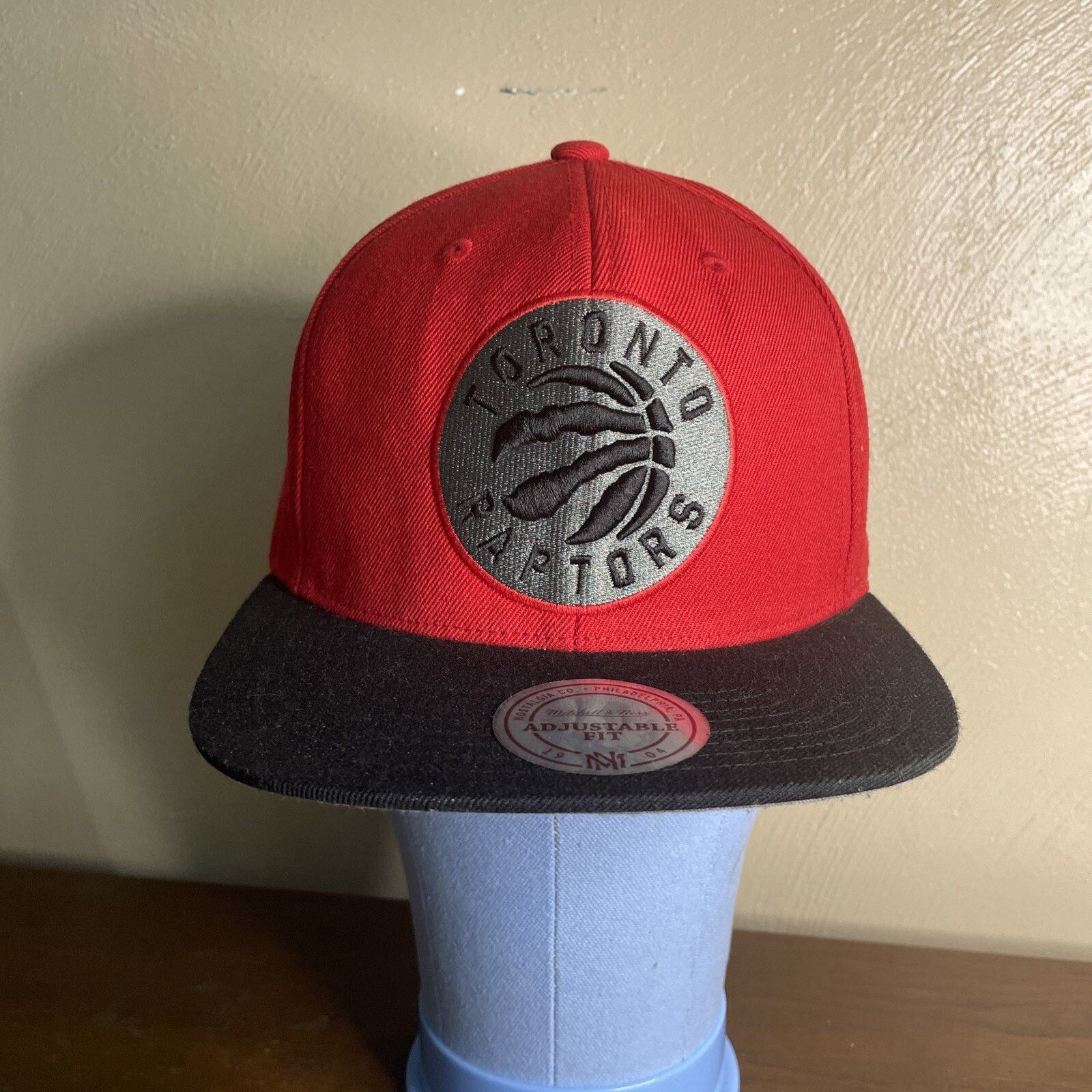 Mitchell & Ness Mitchell & Ness Toronto Raptors Black Red Snapback Size US XL / EU 56 / 4 - 1 Thumbnail