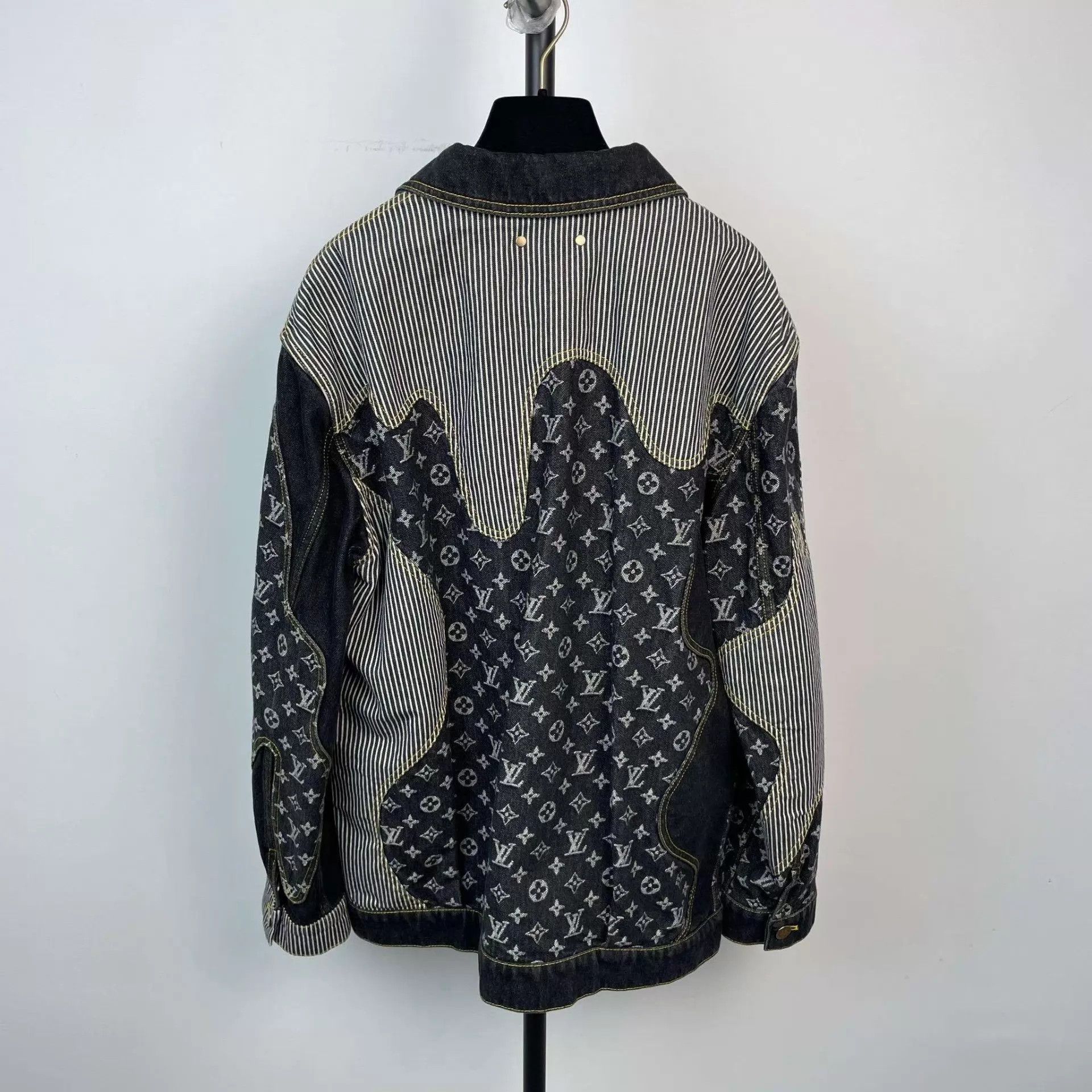 Louis Vuitton LV 97 New Denim All Over Logo Jacket Size US S / EU 44-46 / 1 - 2 Thumbnail