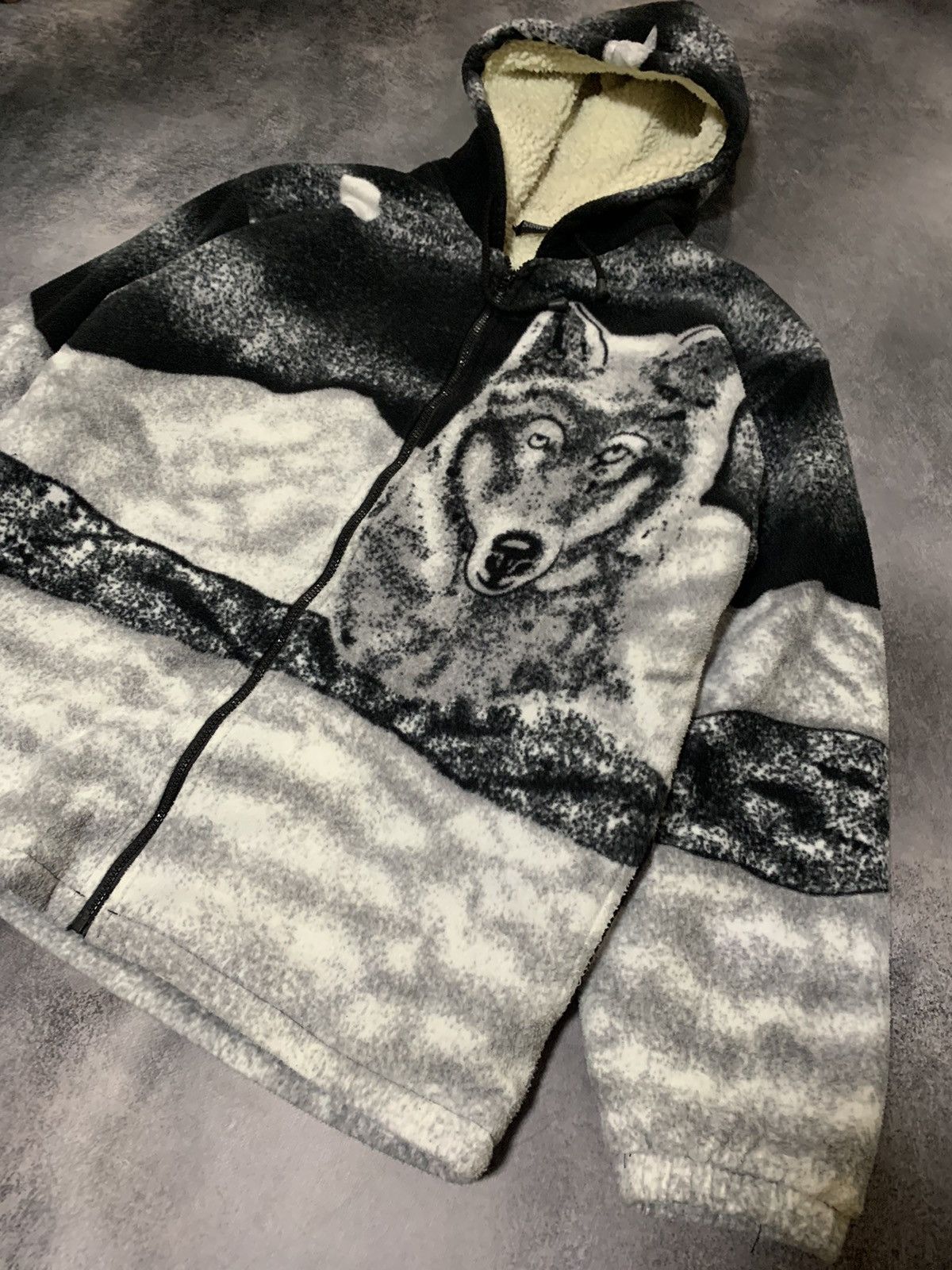 Vintage Vintage Wolf All Over Print Hooded Fleece Jacket Size US L / EU 52-54 / 3 - 3 Thumbnail