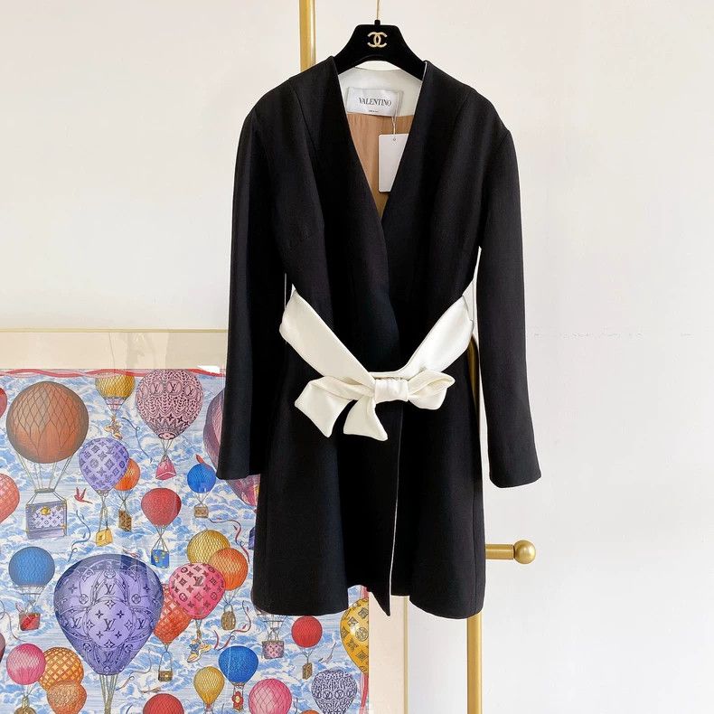 Valentino Valentino Black coat Size S / US 4 / IT 40 - 1 Thumbnail