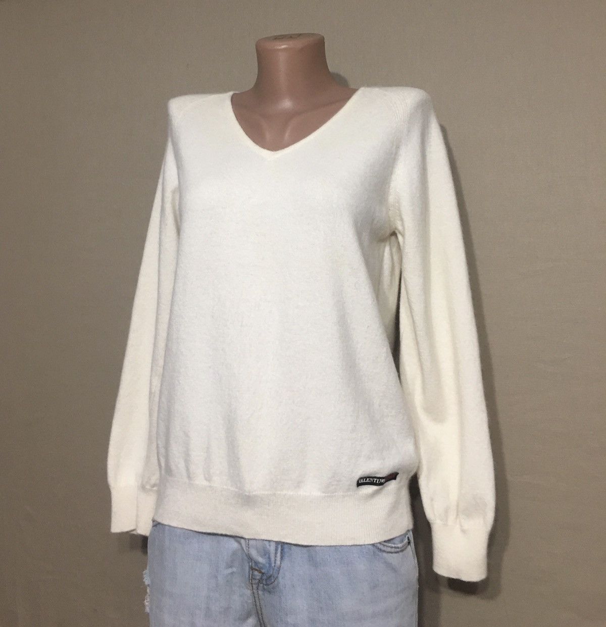 Valentino × Vintage VALENTINO Sport Ivory Cashmere V-neck Vintage Sweater Size M / US 6-8 / IT 42-44 - 2 Thumbnail