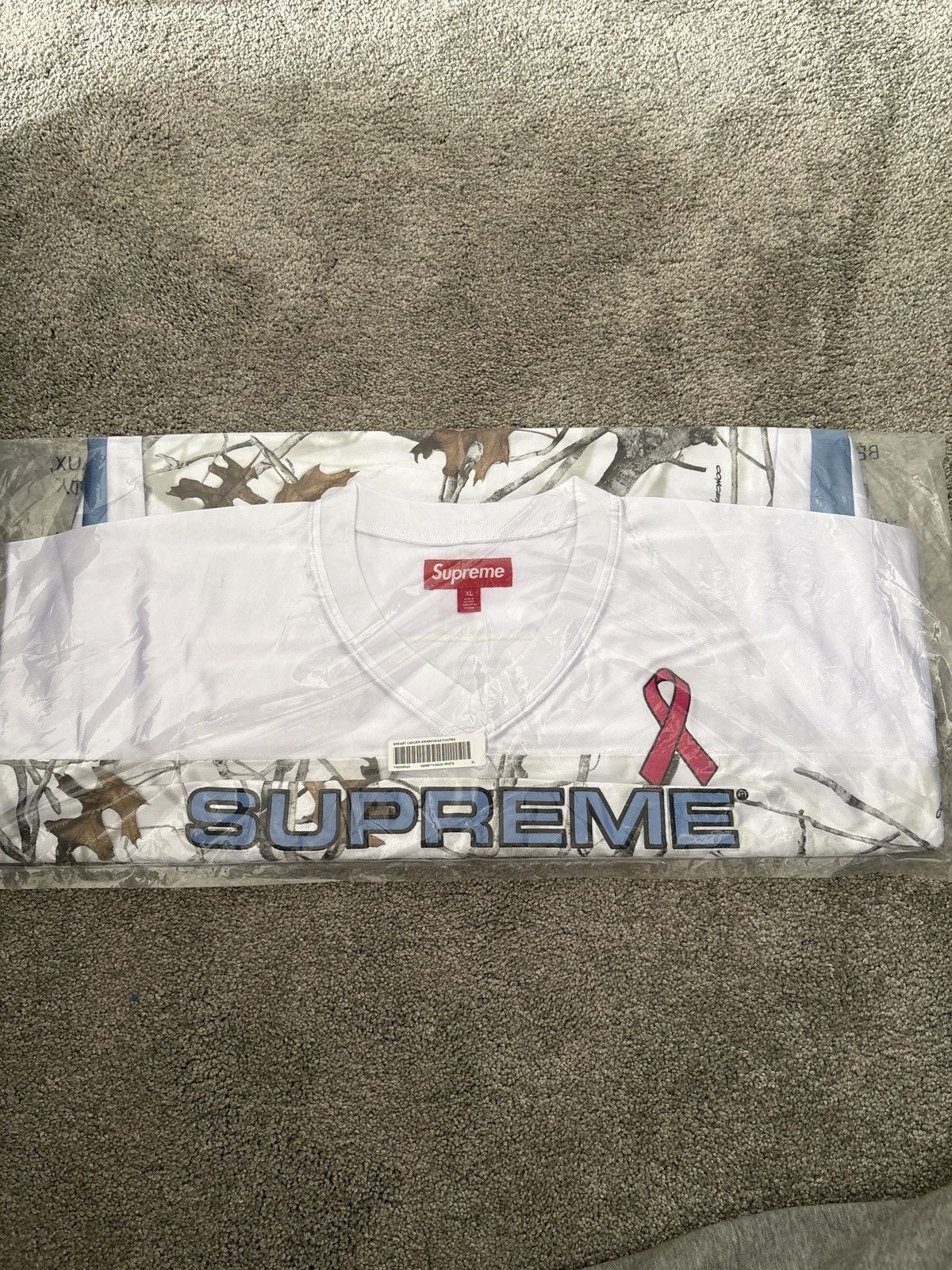 Supreme Supreme white breast cancer awareness football jersey Size US XL / EU 56 / 4 - 3 Thumbnail