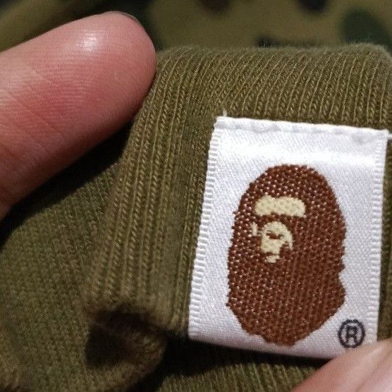 Bape Bape 1st Camo Metal Zip Shark Crewneck Size US S / EU 44-46 / 1 - 5 Thumbnail