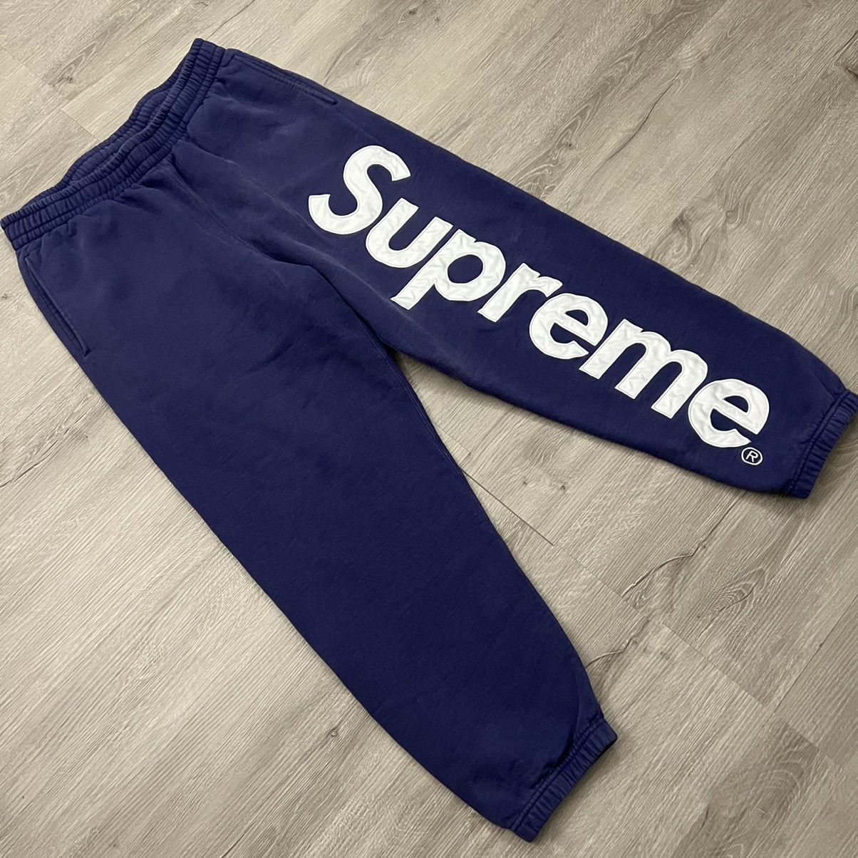 Supreme Supreme Satin Appliqué Logo Sweatpants FW23 Size US 32 / EU 48 - 1 Thumbnail